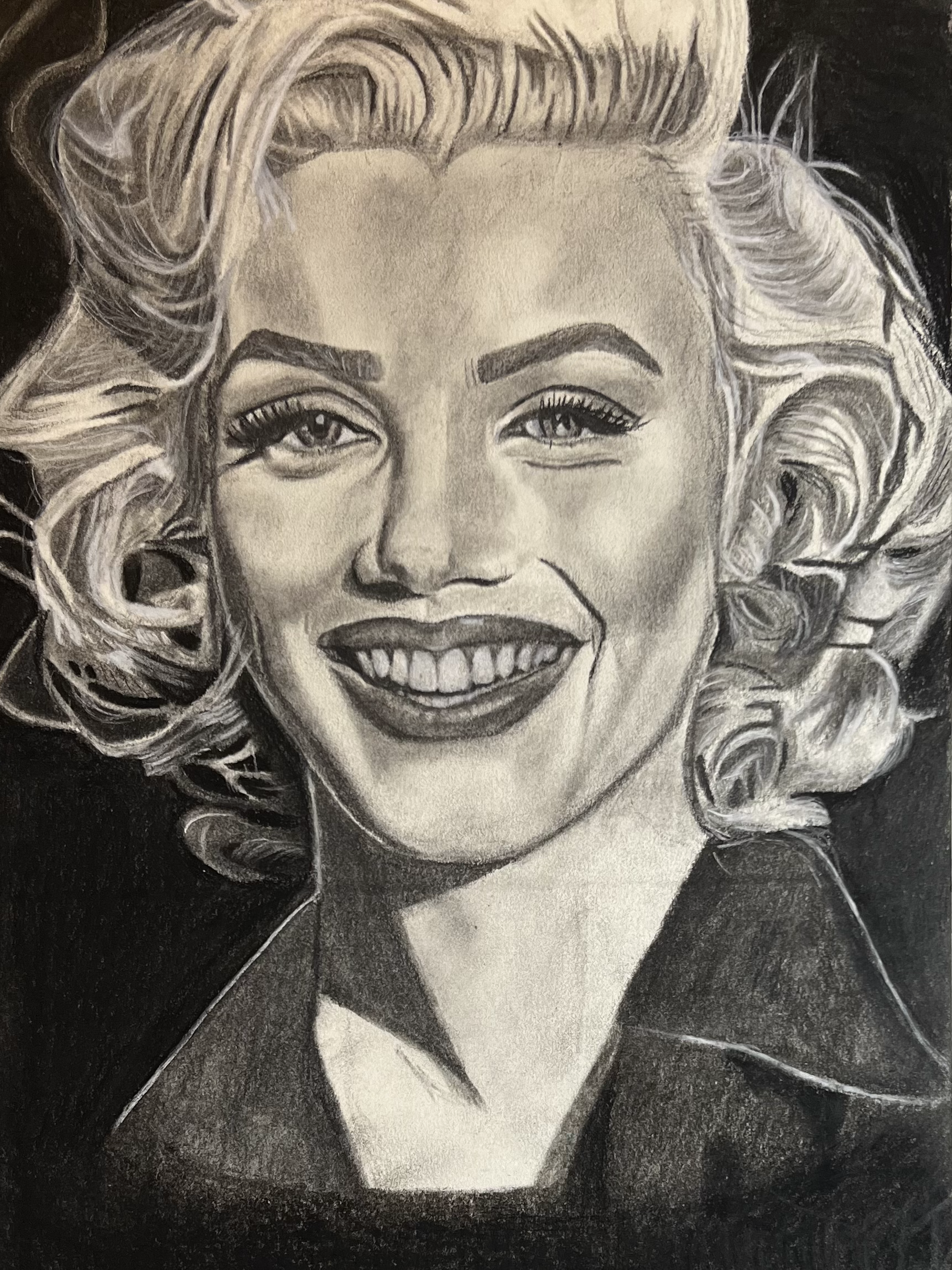 Marilyn Monroe - Charcoal Portrait

After seven years away from drawing, this was the first portrait I completed when I finally picked up charcoal again. More than a portrait, it became proof that the part of me that loved creating was still there - 