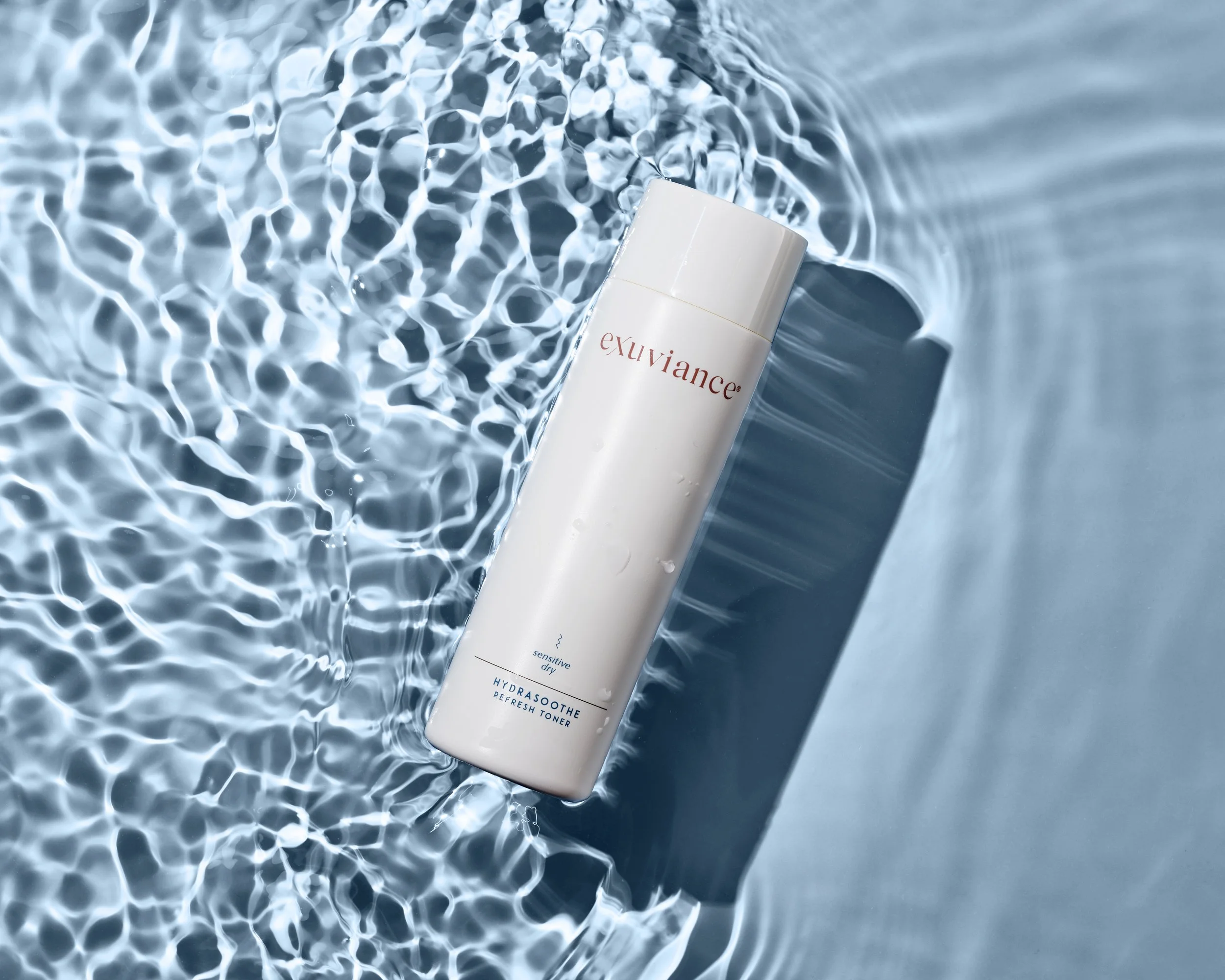 23_EXU_HydraSoothe-Refresh-Toner_Lifestyle-With-Texture_0027_v2_CLNT copy.jpg