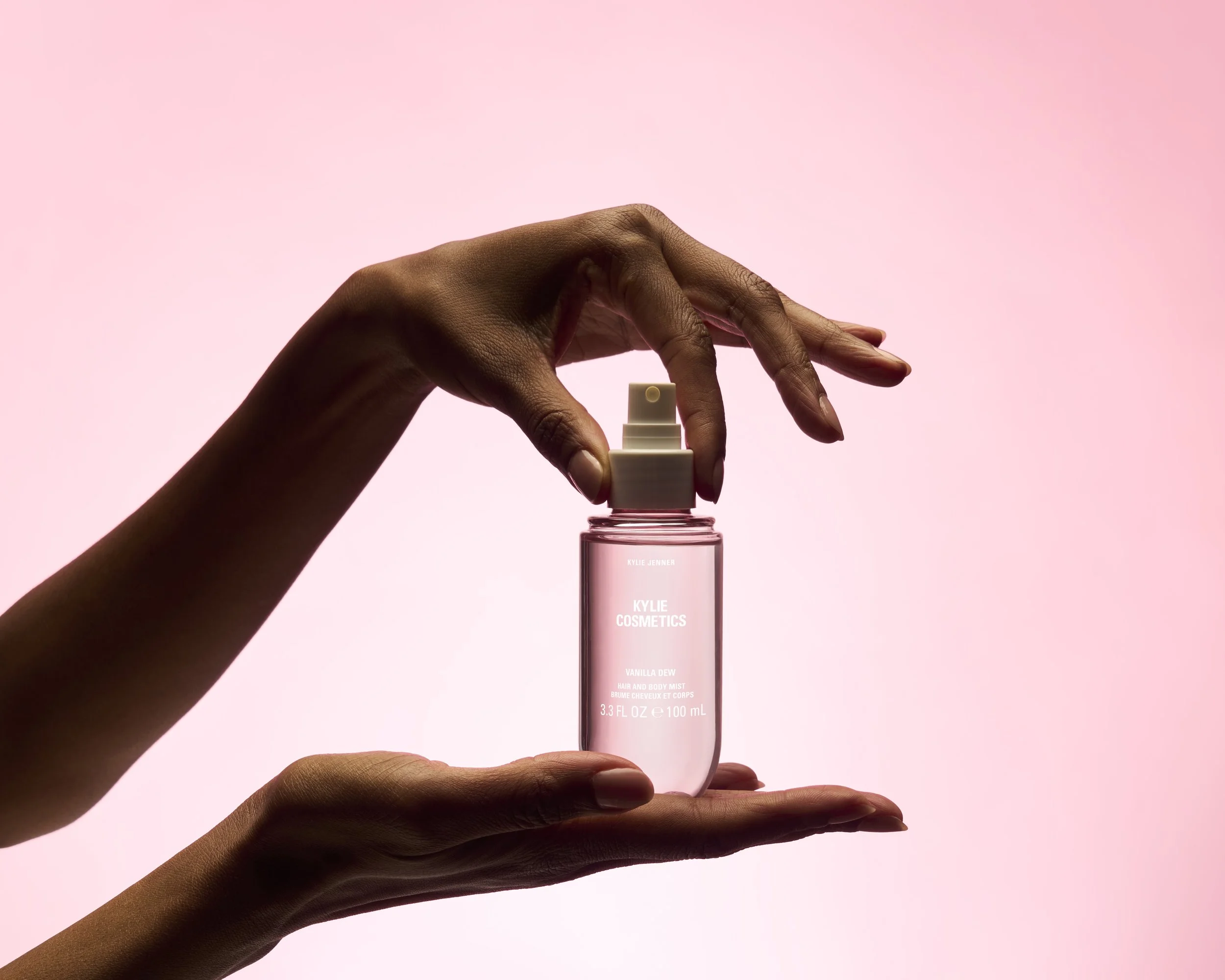 KJC_HB_MIST_25_VAN_DIGITAL_BOTTLE_IN_HAND_cropped.jpg