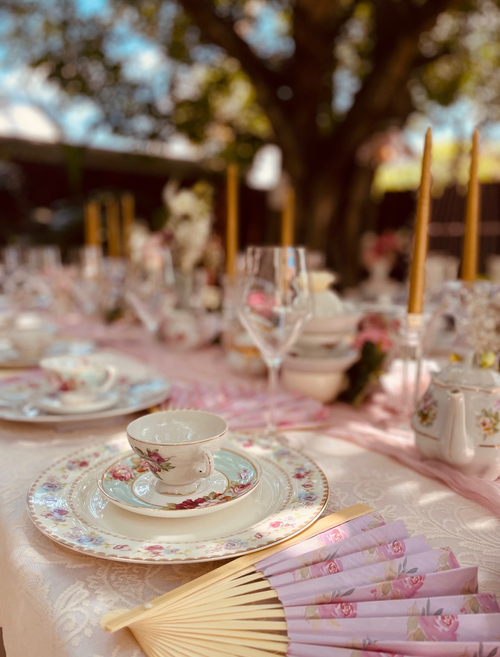 House of Affairs event tablescape