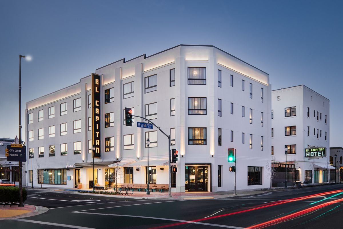 1-El_Capitan_Hotel.jpg