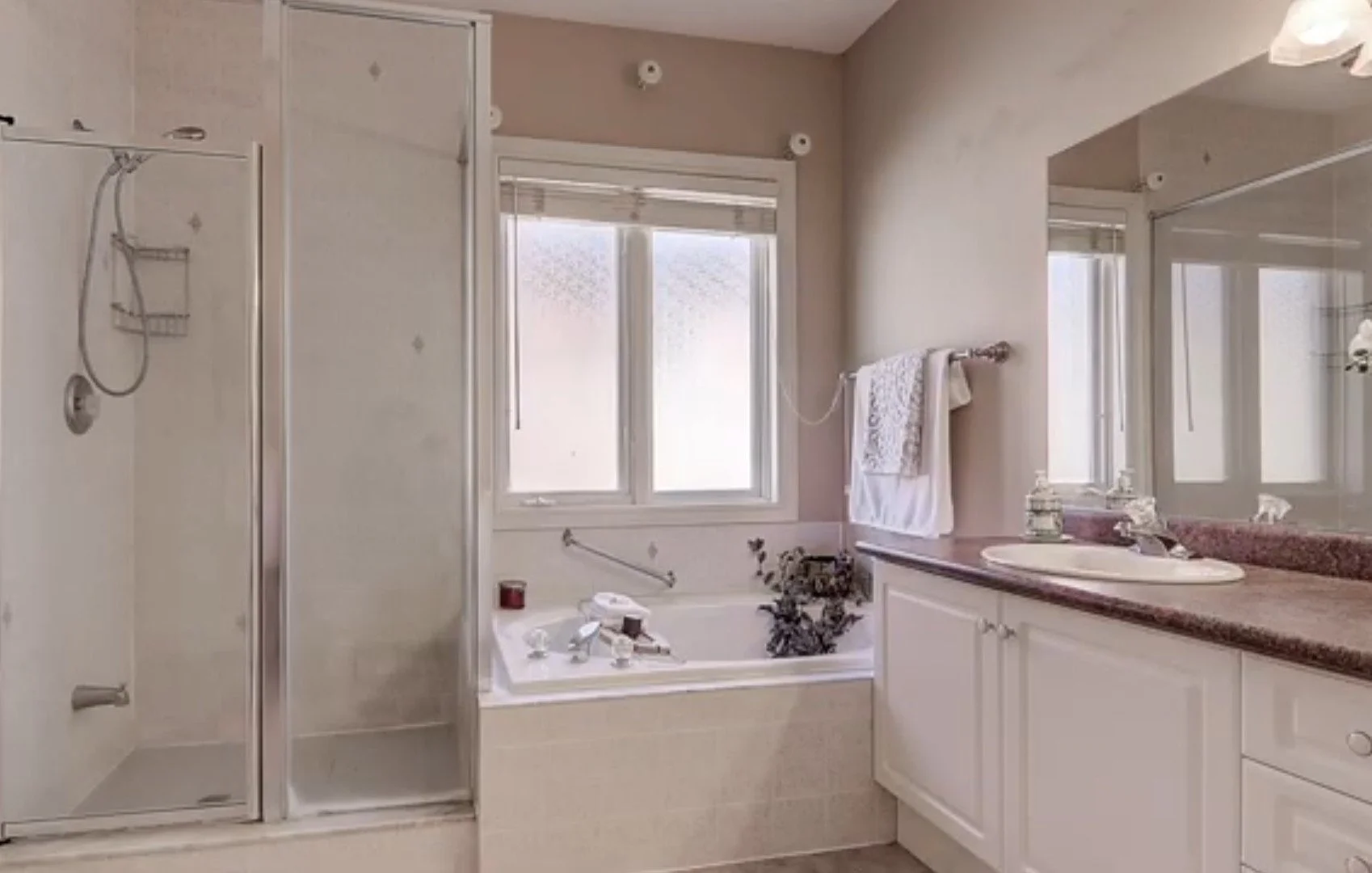 00 Ensuite.jpg