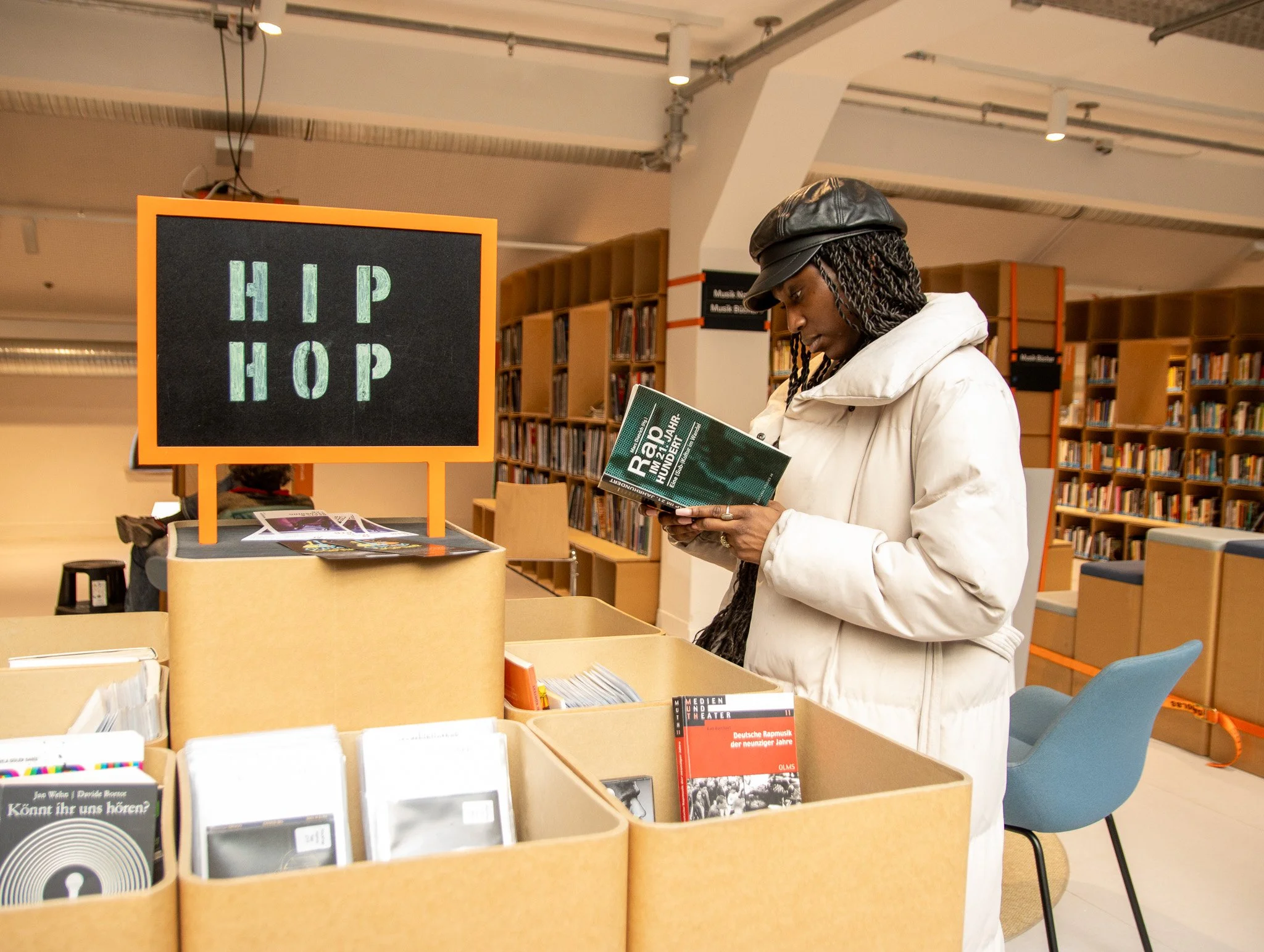 Artikel SZ: Black History Month: Die Künstlerin Kokonelle im Porträt

Text und Fotos: Lena Neese

Ort: Gasteig HP 8