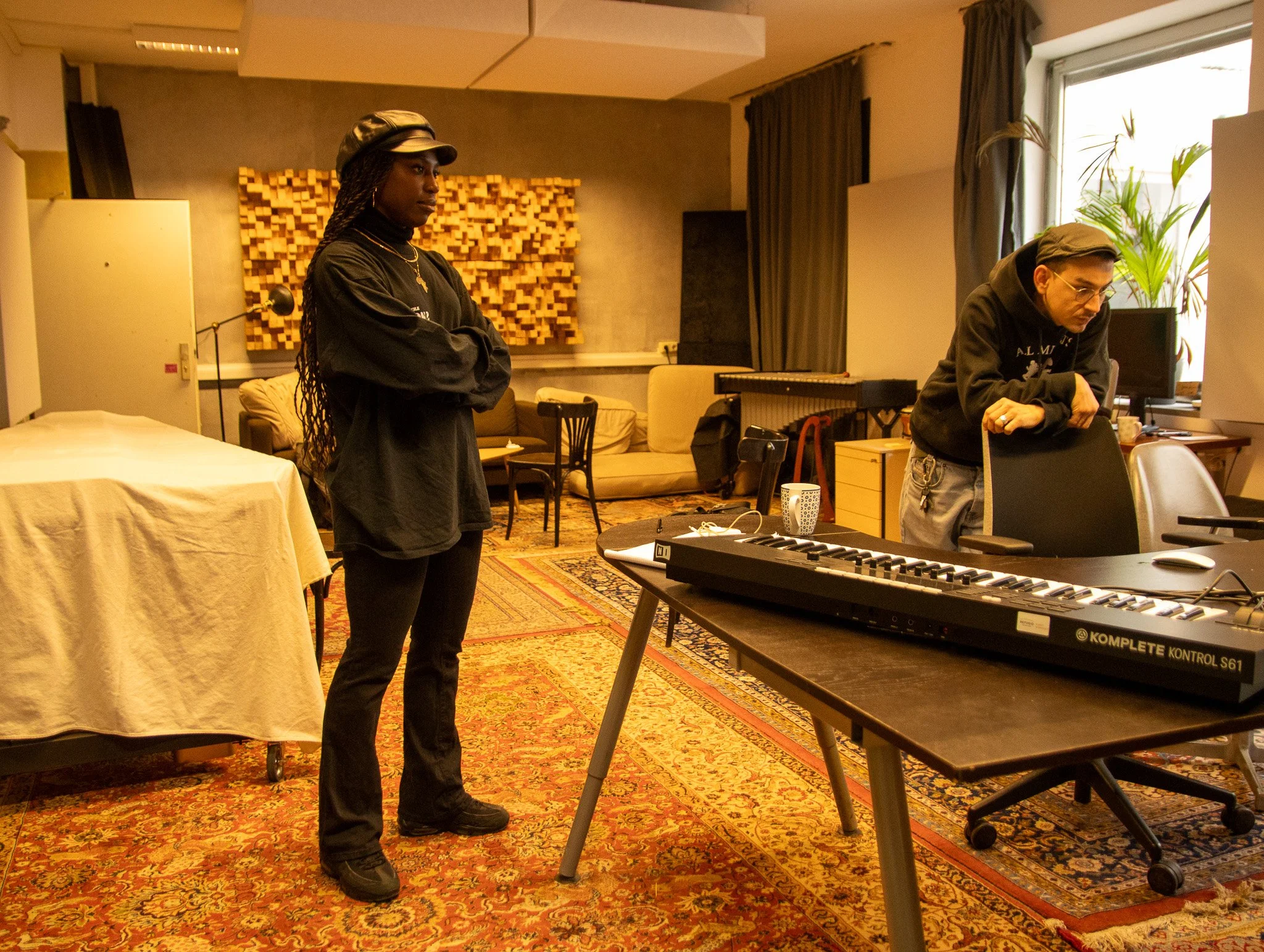 Artikel SZ: Black History Month: Die Künstlerin Kokonelle im Porträt

Text und Fotos: Lena Neese

Ort: Refugio Kunstwerkstatt mit Momo Novus