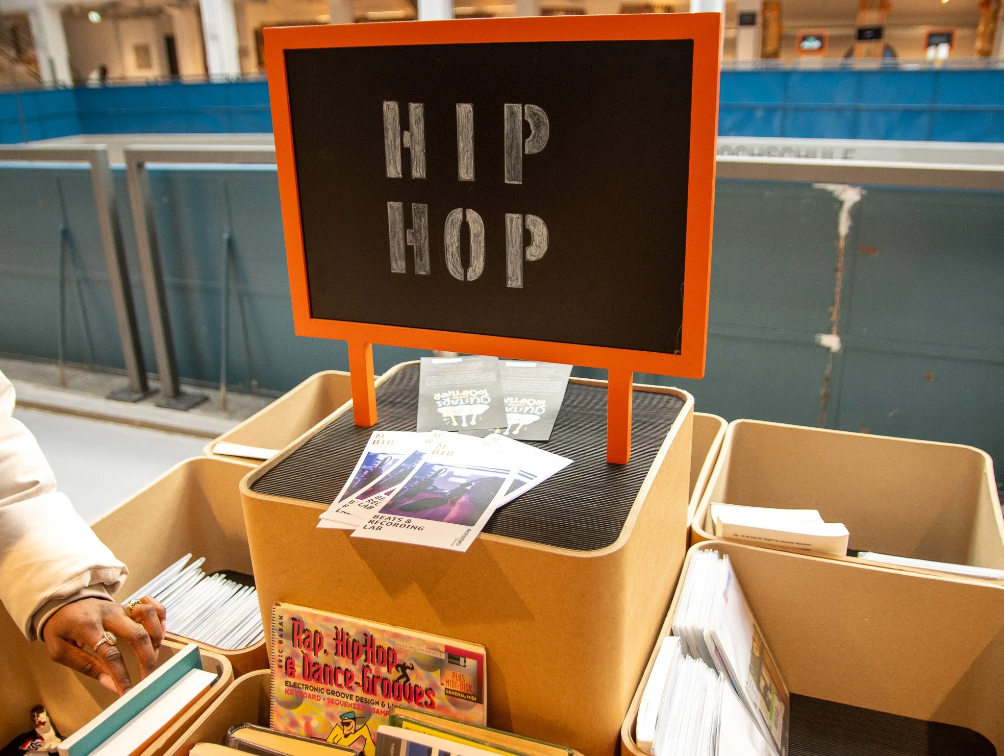 Artikel SZ: Black History Month: Die Künstlerin Kokonelle im Porträt

Text und Fotos: Lena Neese

Ort: Gasteig HP 8