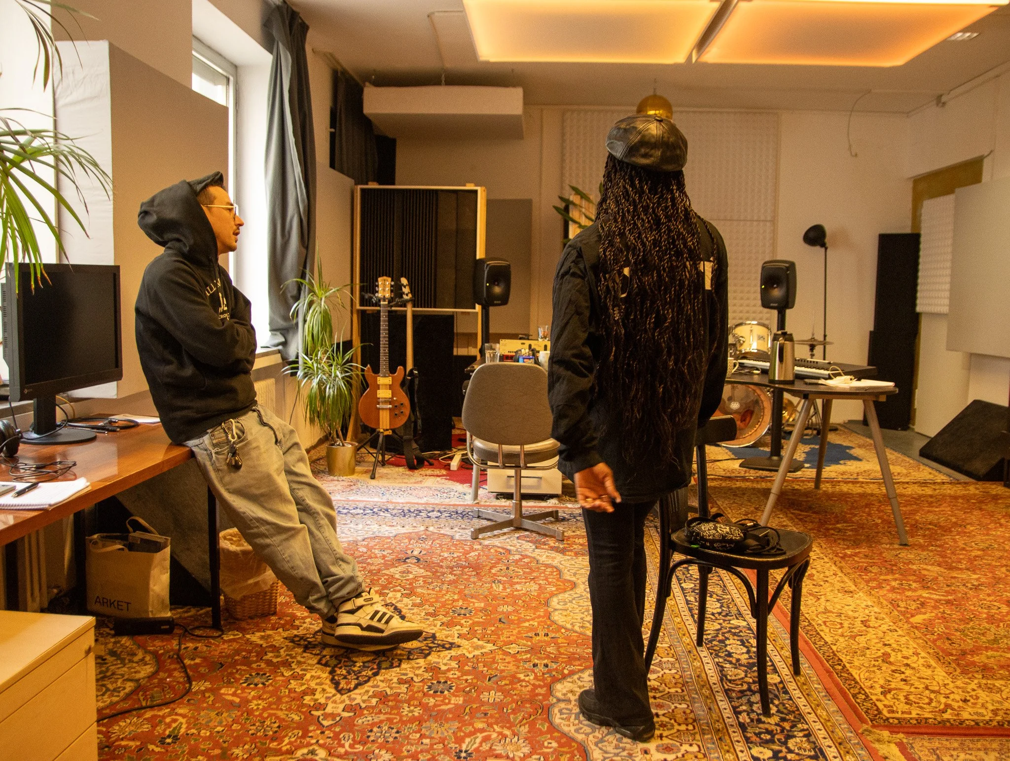 Artikel SZ: Black History Month: Die Künstlerin Kokonelle im Porträt

Text und Fotos: Lena Neese

Ort: Refugio Kunstwerkstatt mit Momo Novus