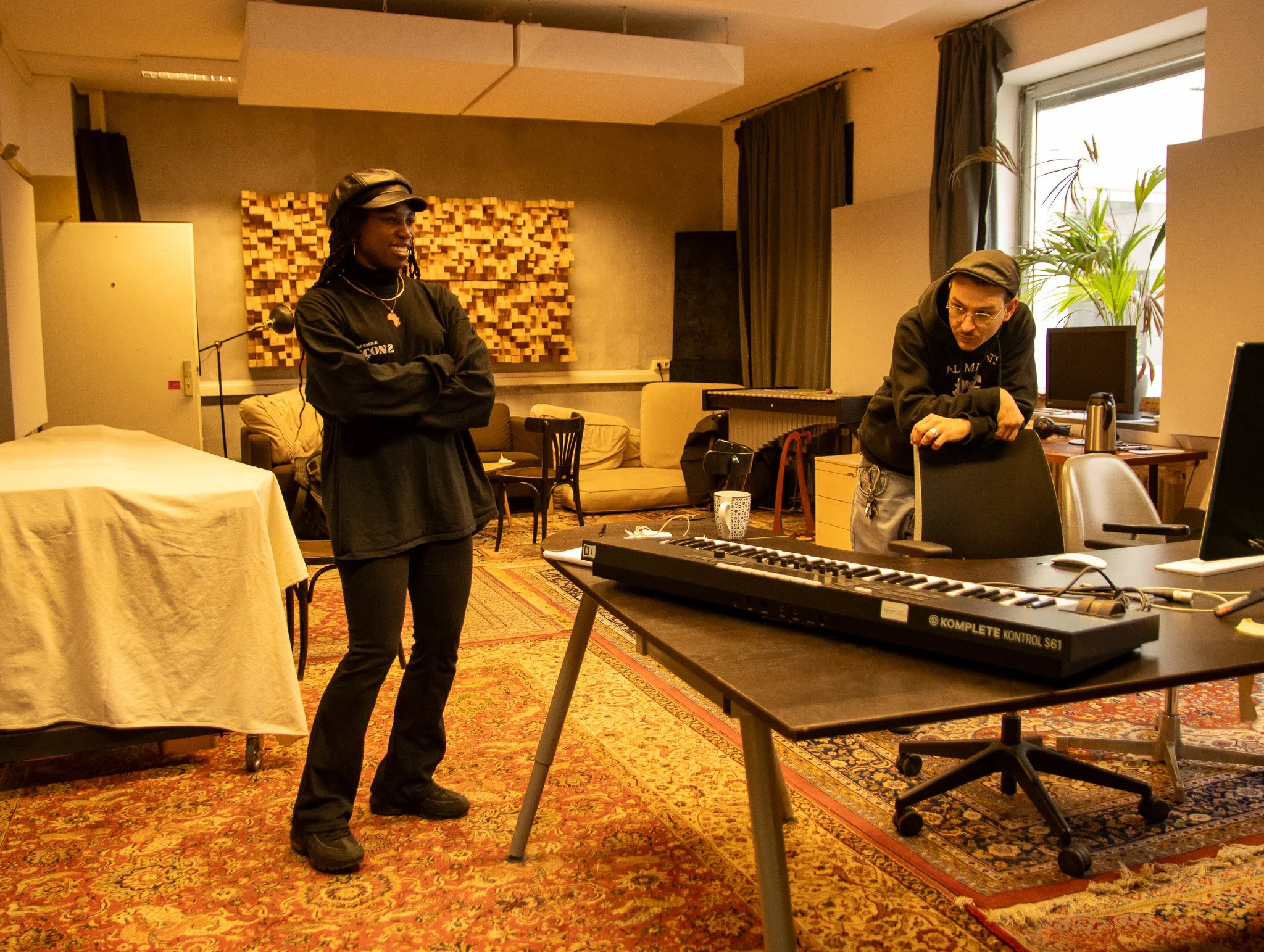 Artikel SZ: Black History Month: Die Künstlerin Kokonelle im Porträt

Text und Fotos: Lena Neese

Ort: Refugio Kunstwerkstatt mit Momo Novus