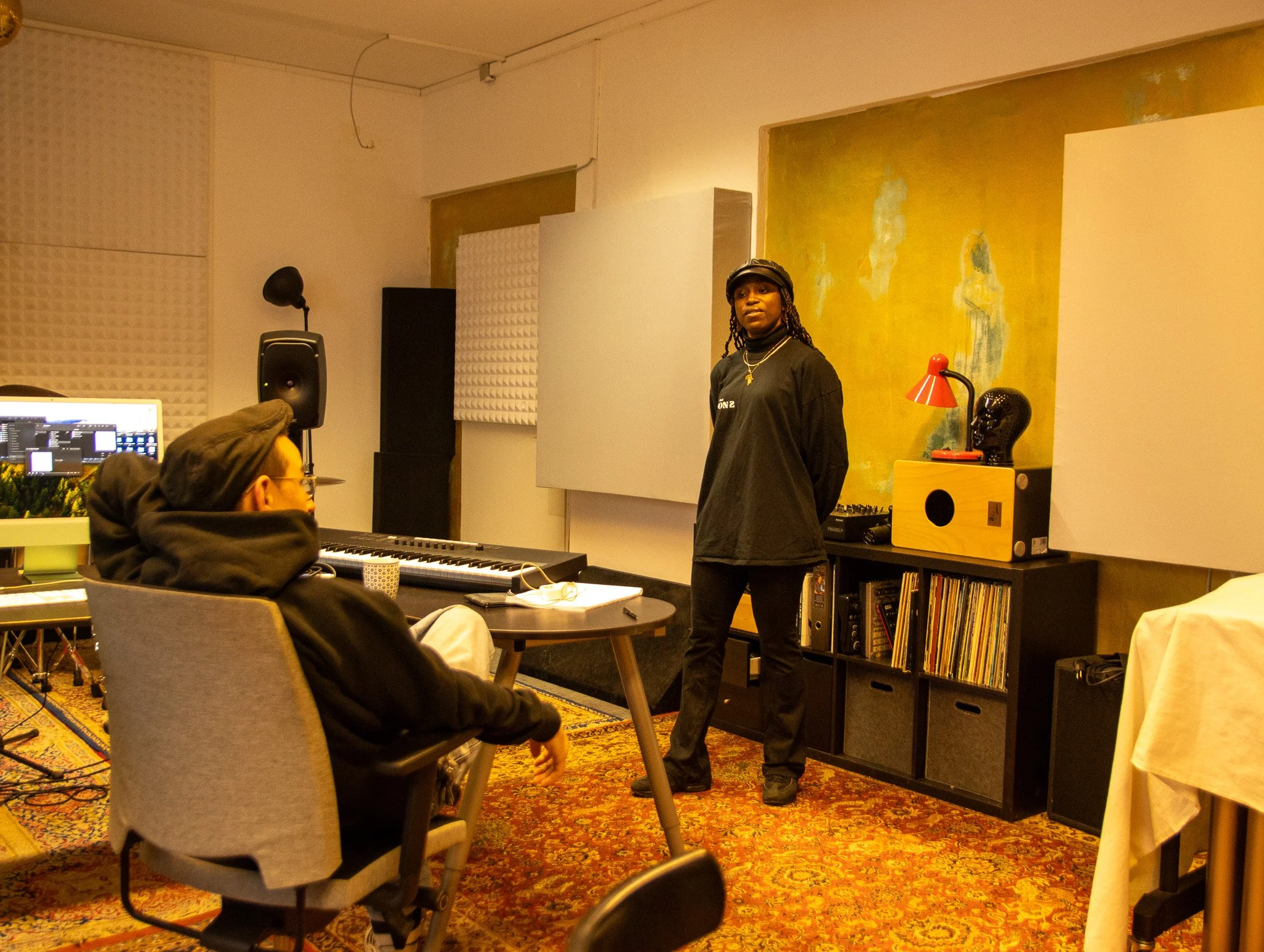 Artikel SZ: Black History Month: Die Künstlerin Kokonelle im Porträt

Text und Fotos: Lena Neese

Ort: Refugio Kunstwerkstatt mit Momo Novus