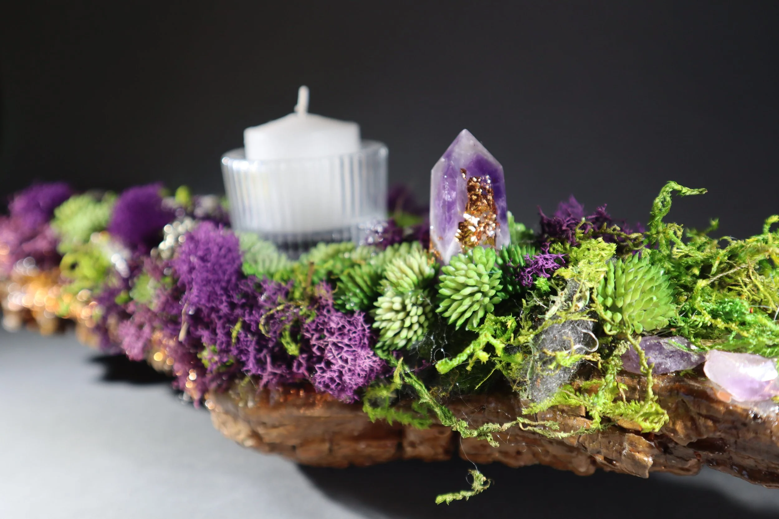 Amethyst and agate centerpiece with natural wood and mineral details for elegant dining table decor