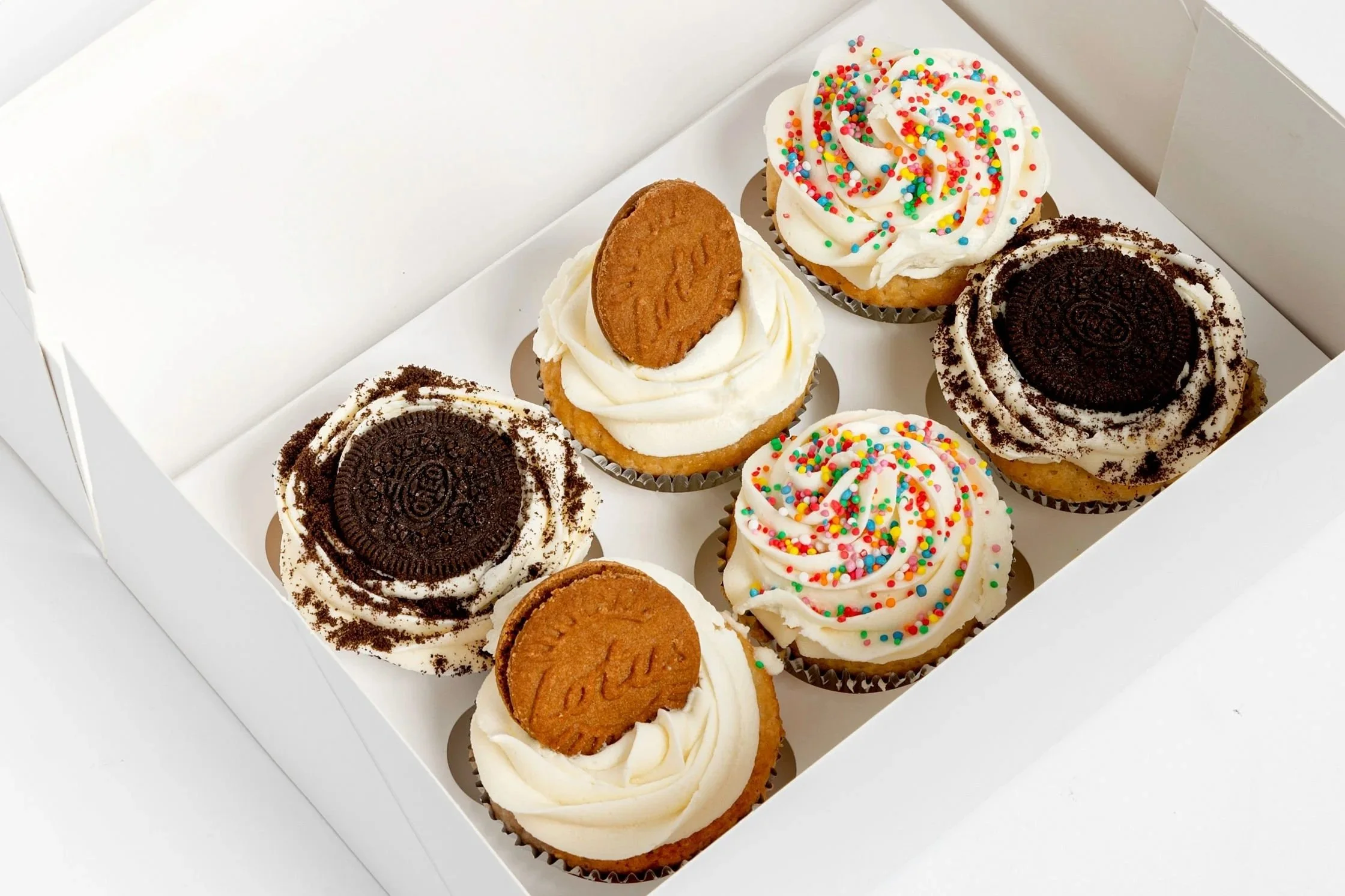 mixed box of cupcakes. biscoff cupcake, oreo cupcake, sprinkles cupcake. vegan cupcake, dairy free cupcake, egg free cupcake