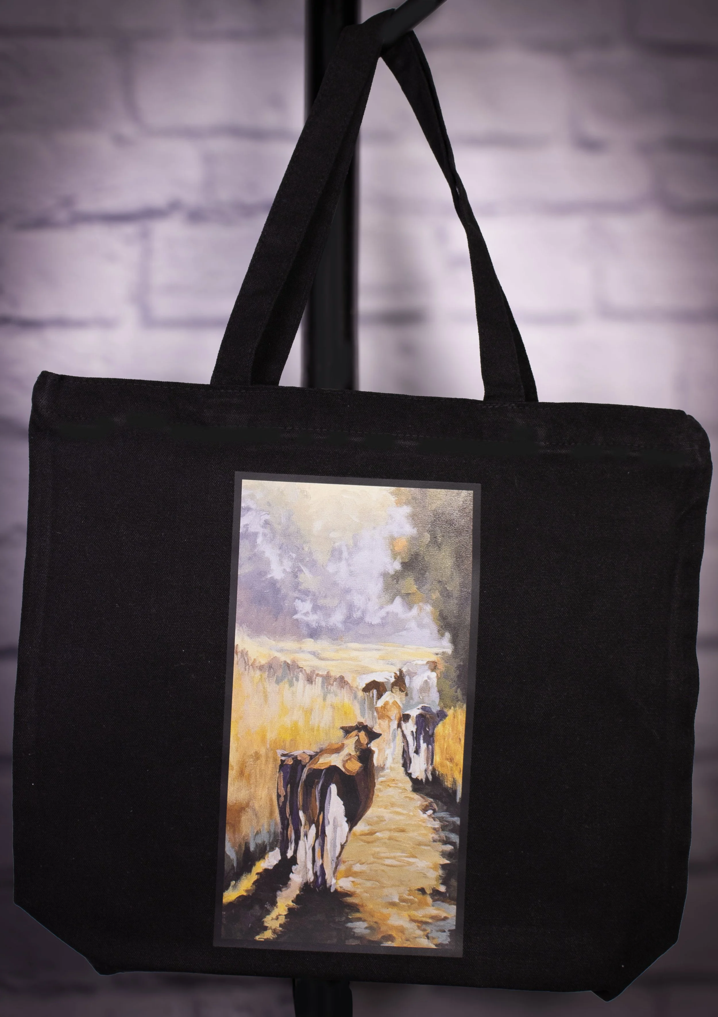 Country-Catlle--Black-ZipTote.jpg