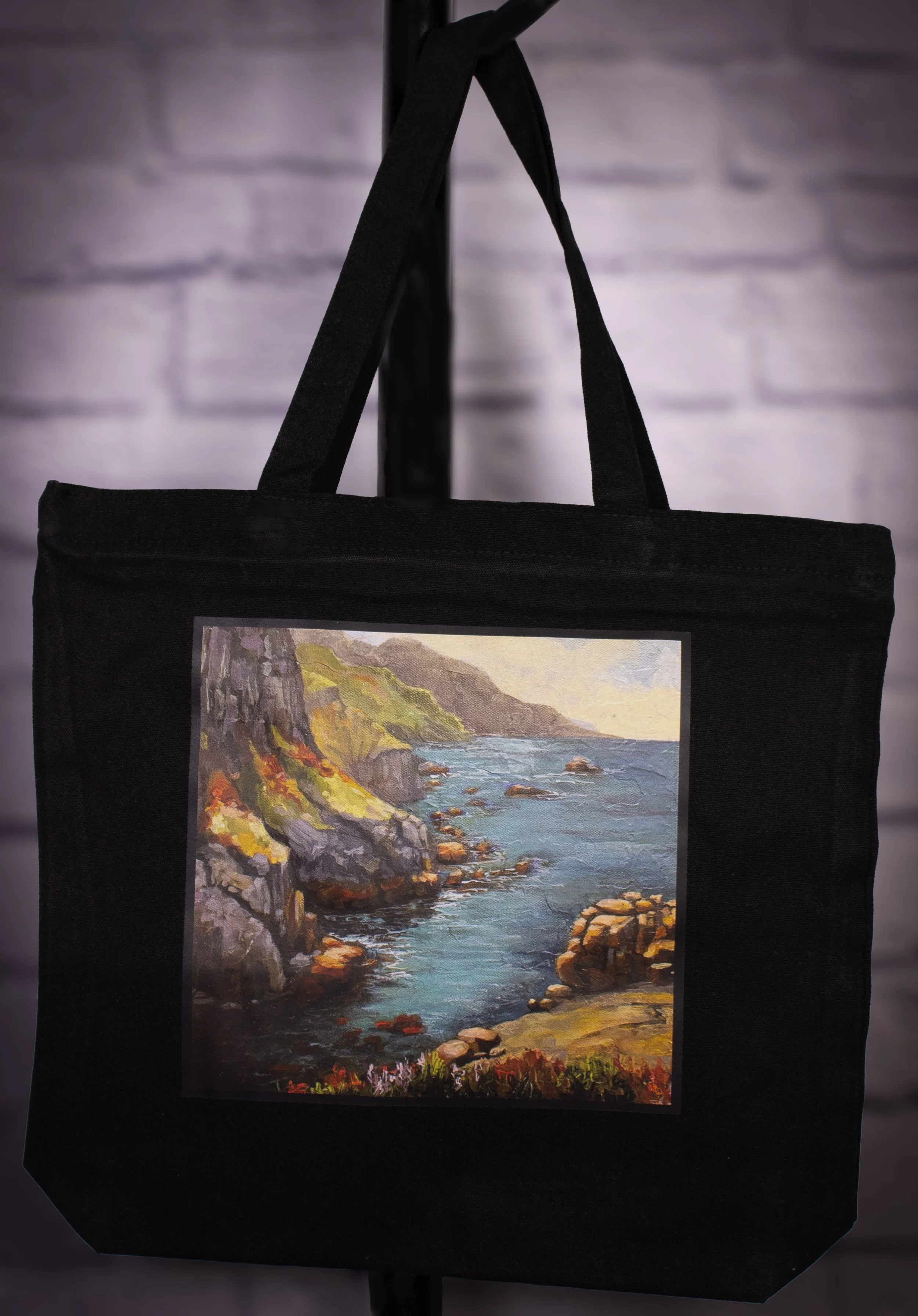 Oceanside-Retreat-black-ZipTote.jpg