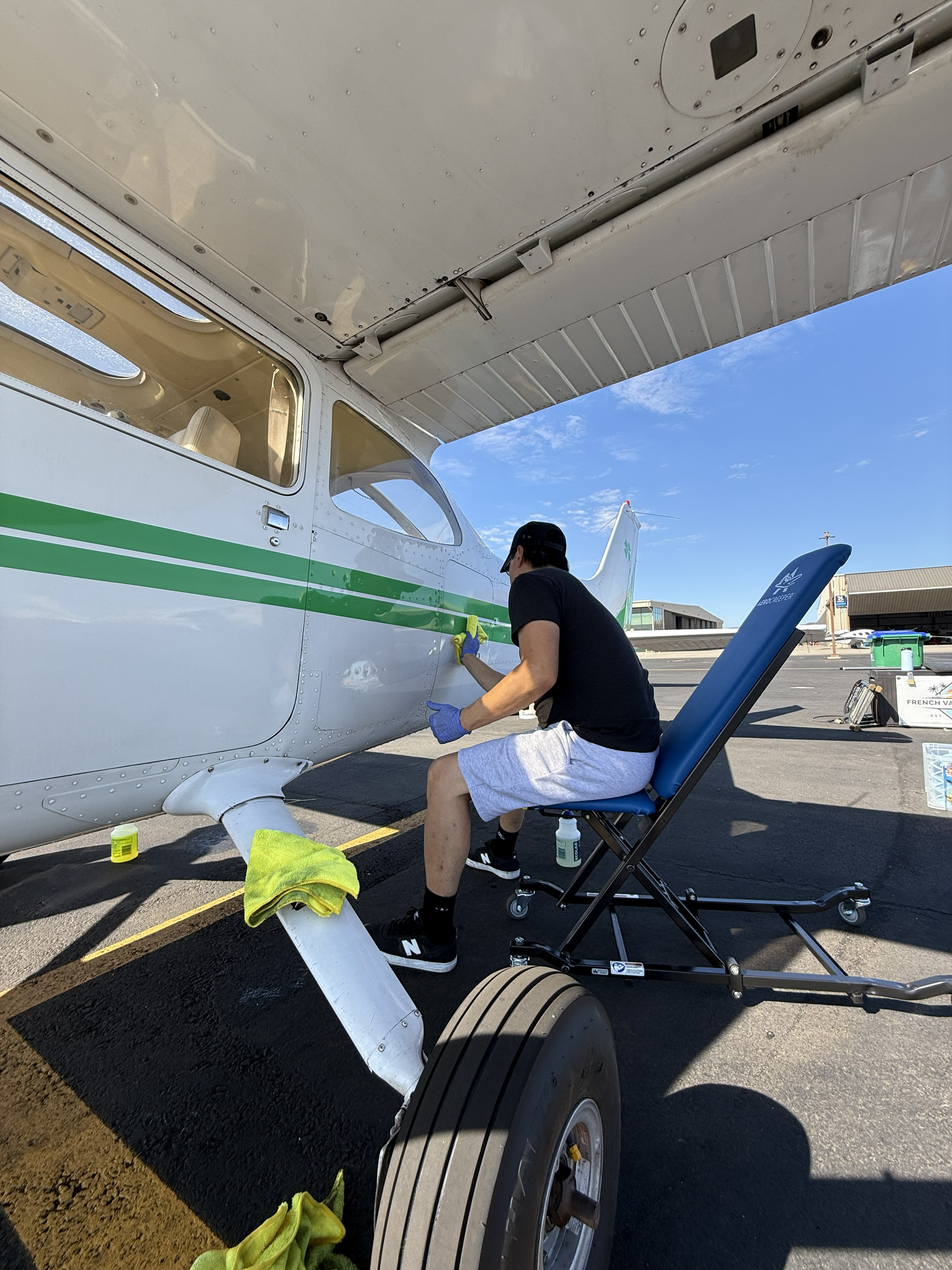 Cessna exterior polish, Degrease, in Gillespie Field Airport