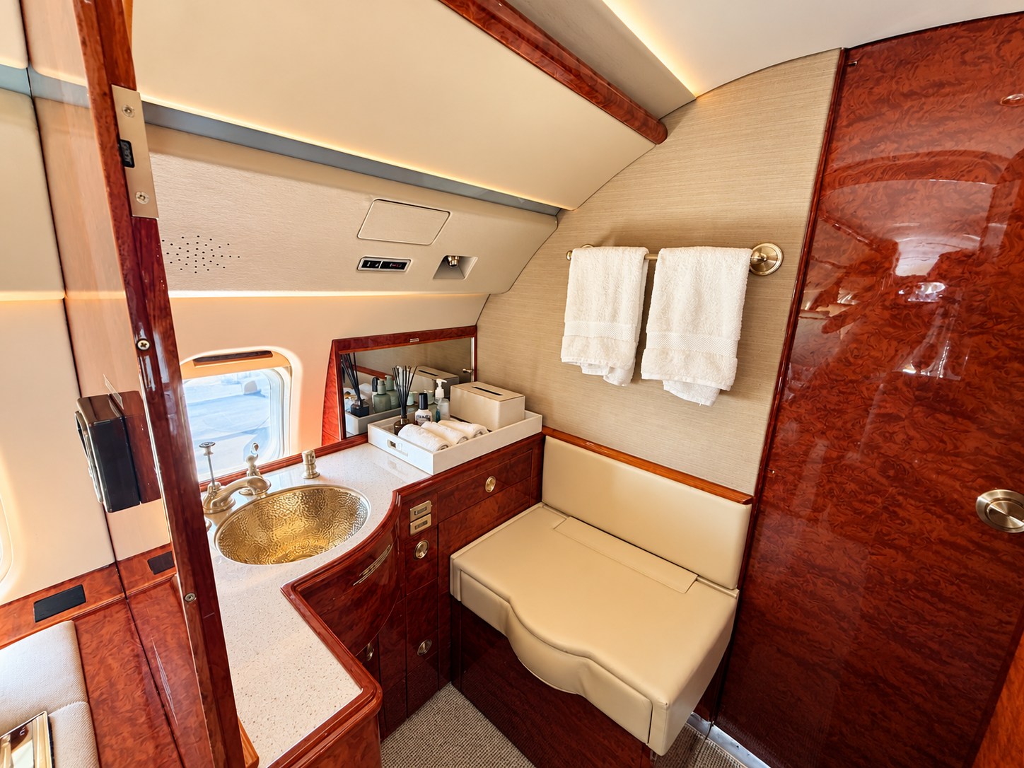 Lavatory Interior Deep Clean