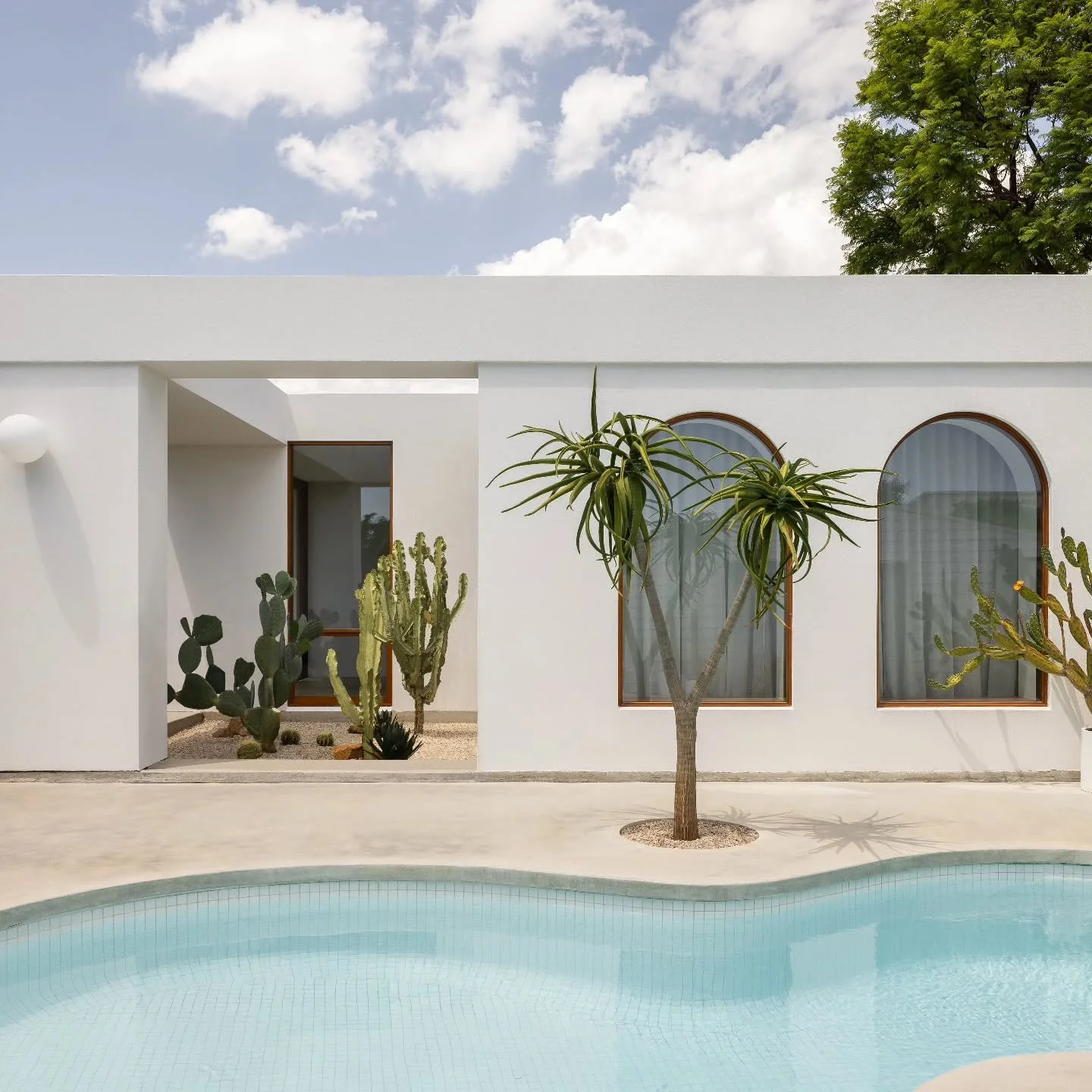 There&rsquo;s something timeless about a pool with curves ✨

Soft lines, custom design, and a shape that feels as natural as it looks. Whether your home is modern, coastal, or classic, a curved pool brings a sense of ease and understated luxury to an