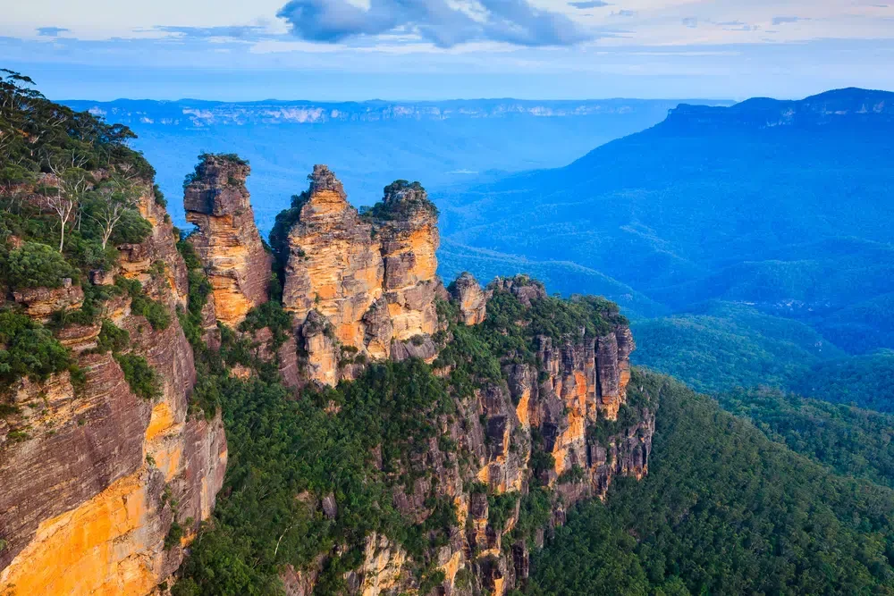 best-day-hikes-in-the-Blue-Mountains-Sydney-three-sisters.webp