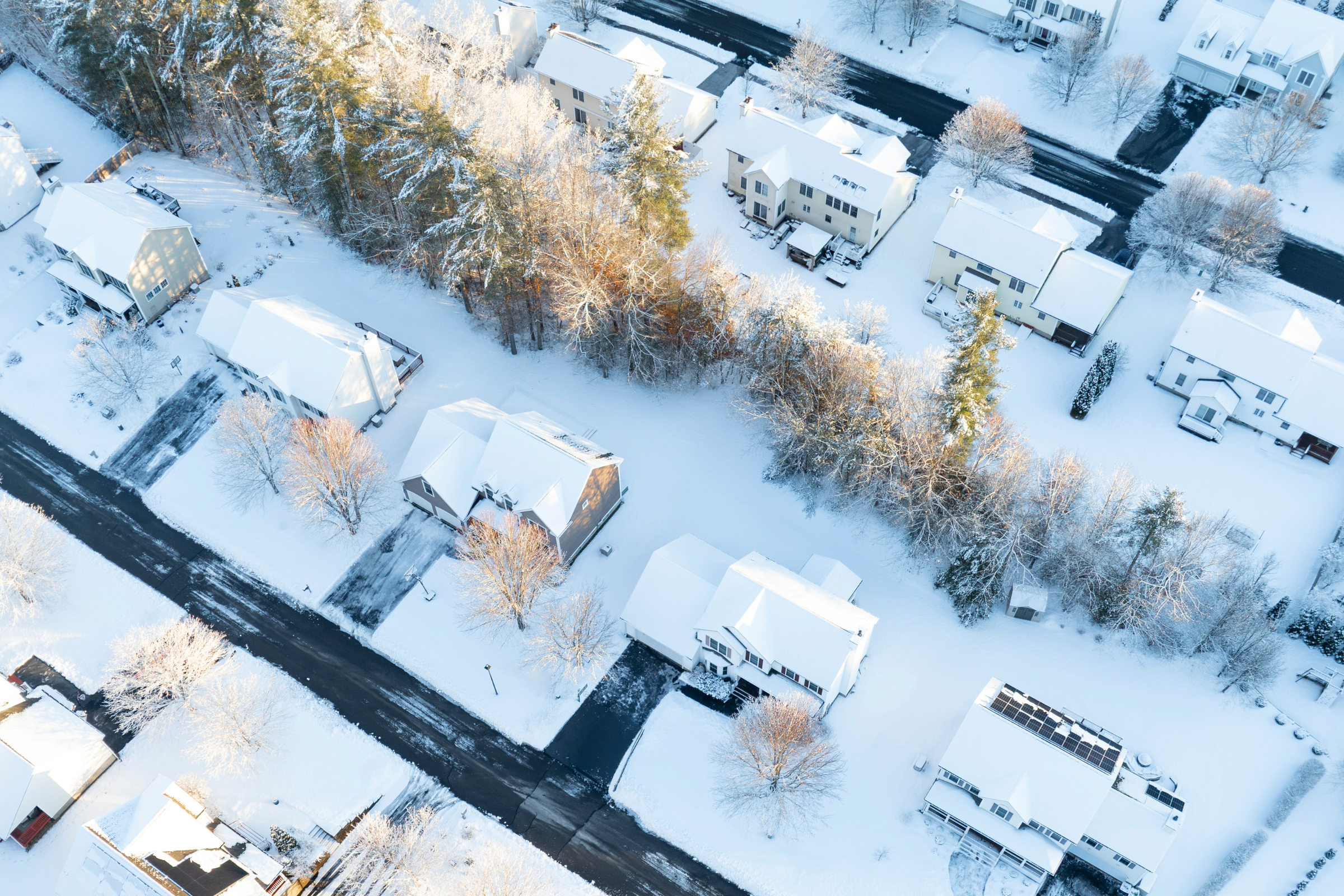 Local snow removal and ice management for property managers, portfolio managers, multi-property owners, HOAs, and commercial property operators throughout Chicago and the surrounding suburbs.