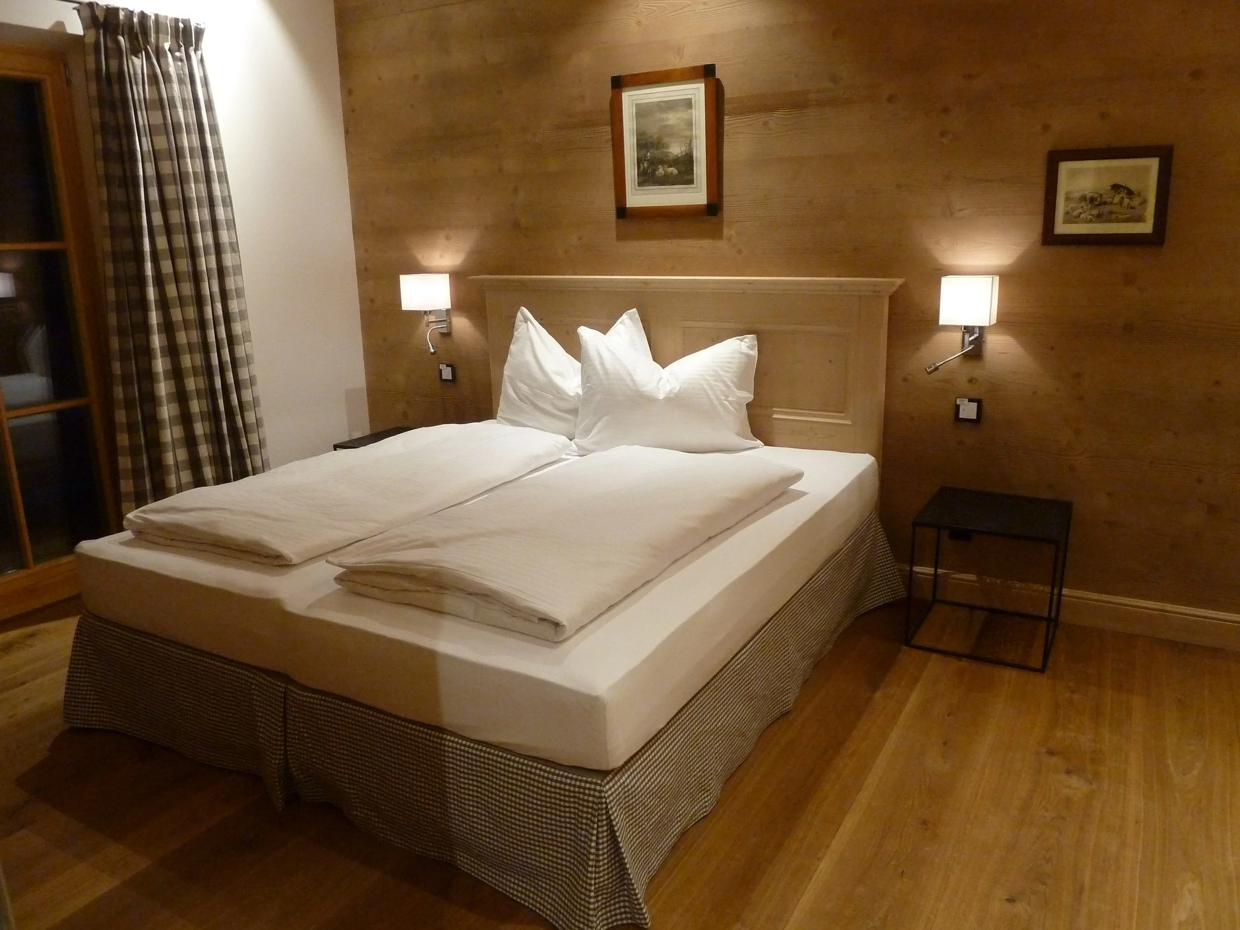 Schlafzimmer 1