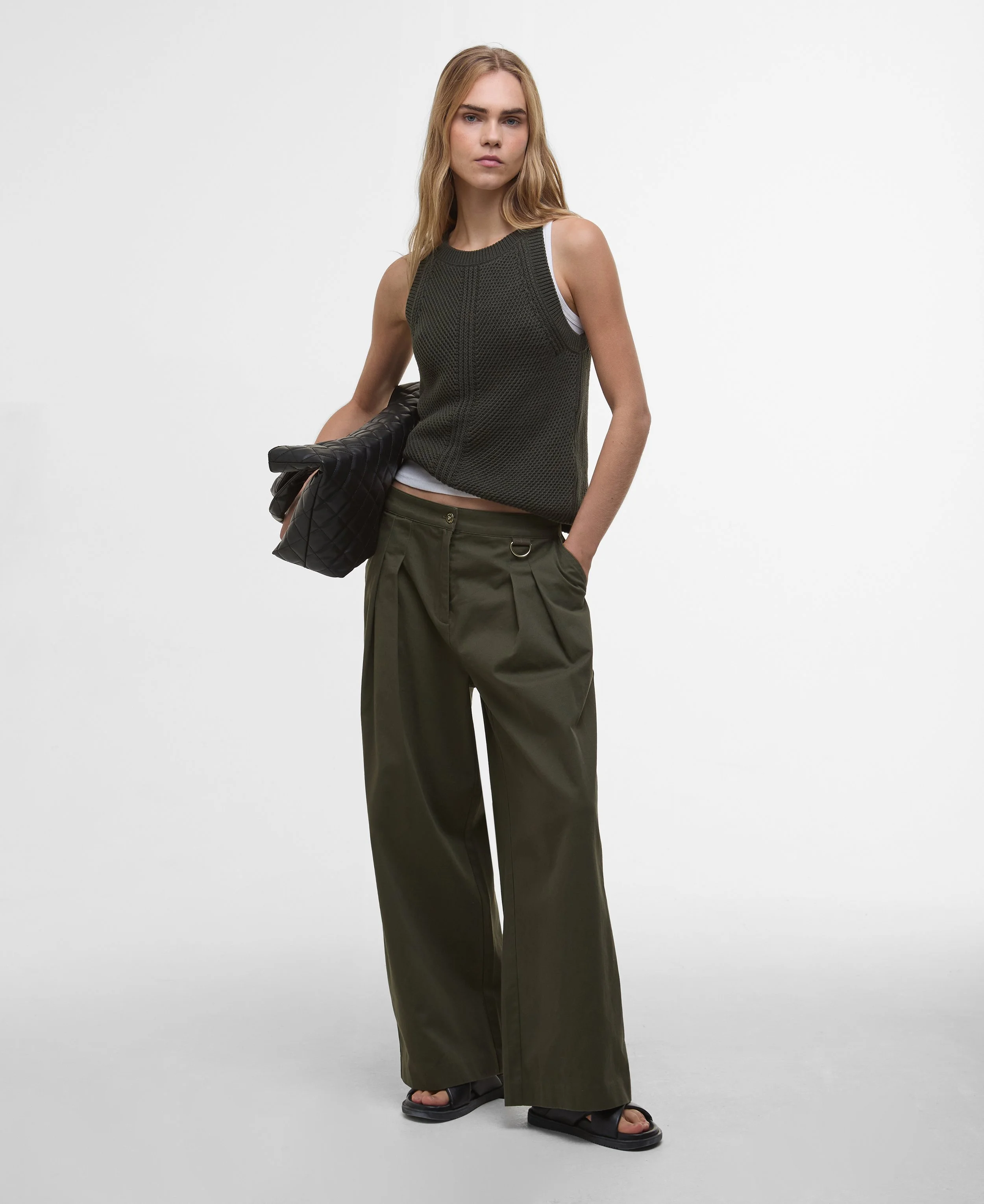LKN1634OL78_03getthelook.jpg