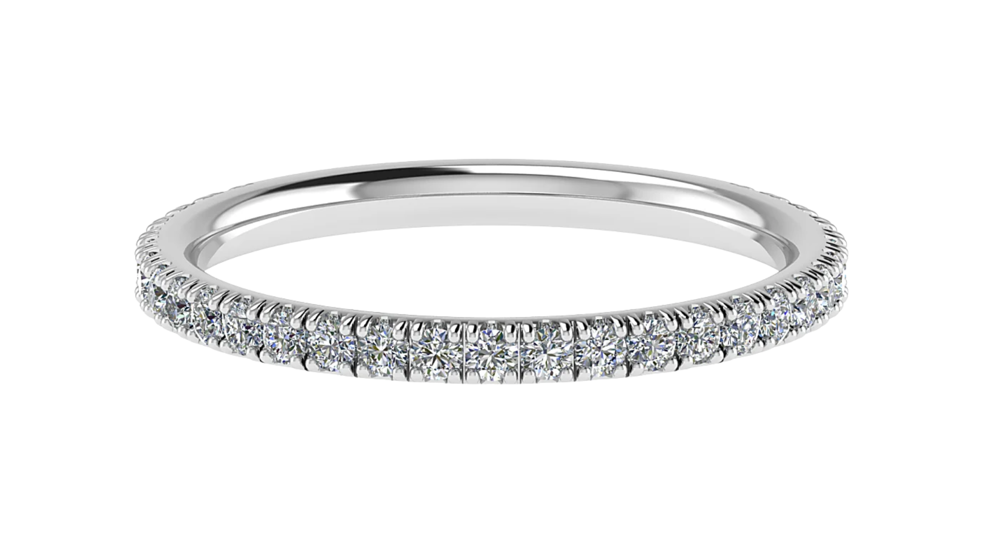 Silberner Ring mit vielen kleinen Diamanten, glatt und elegant.