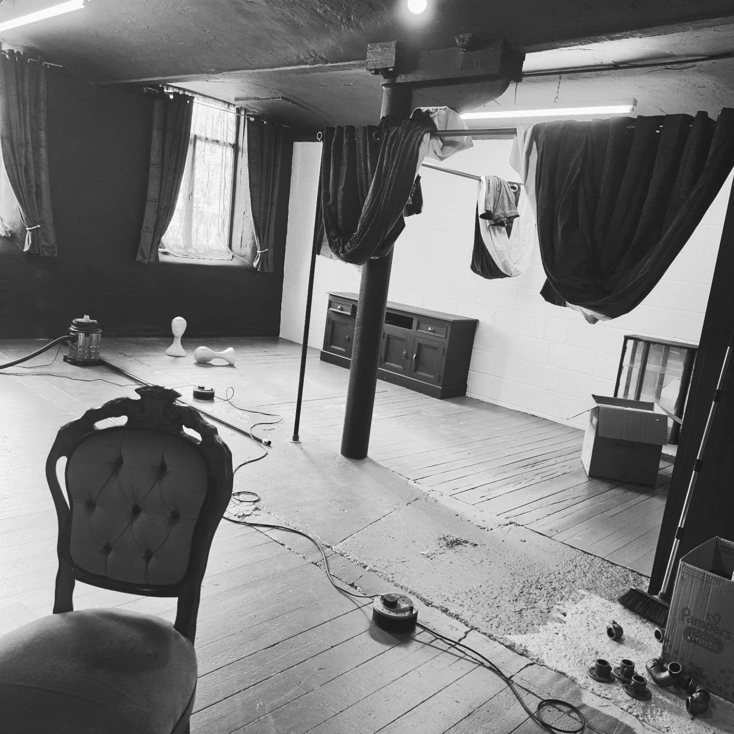 Bonjour you lovely lot! How the bloody hell are you? 

Progress pic. Still plenty of work to do. I've stripped the colour out so you can't see the full scheme just yet. It's been a lot of graft, but the space is finally taking shape amidst all the ch