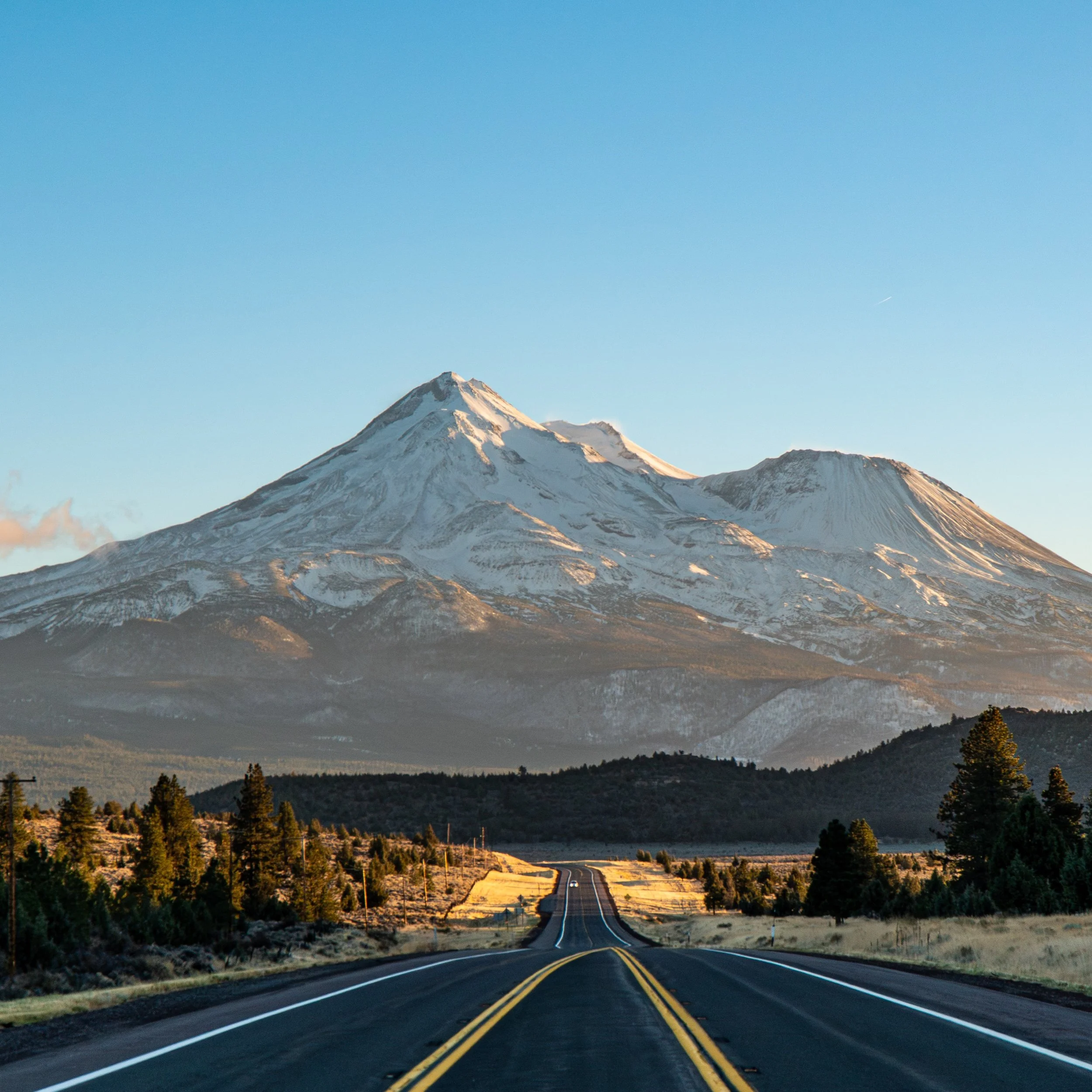 Autumn roads in western USA.

Link in profile for prints!

#shasta #california #utah #nevada #usa
