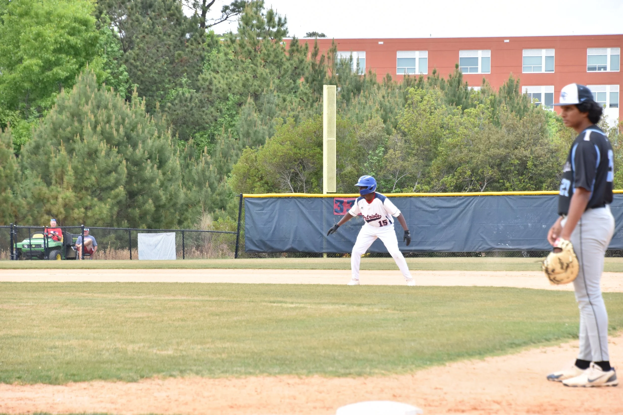 Gabriel Wilburn stealing baseball bases