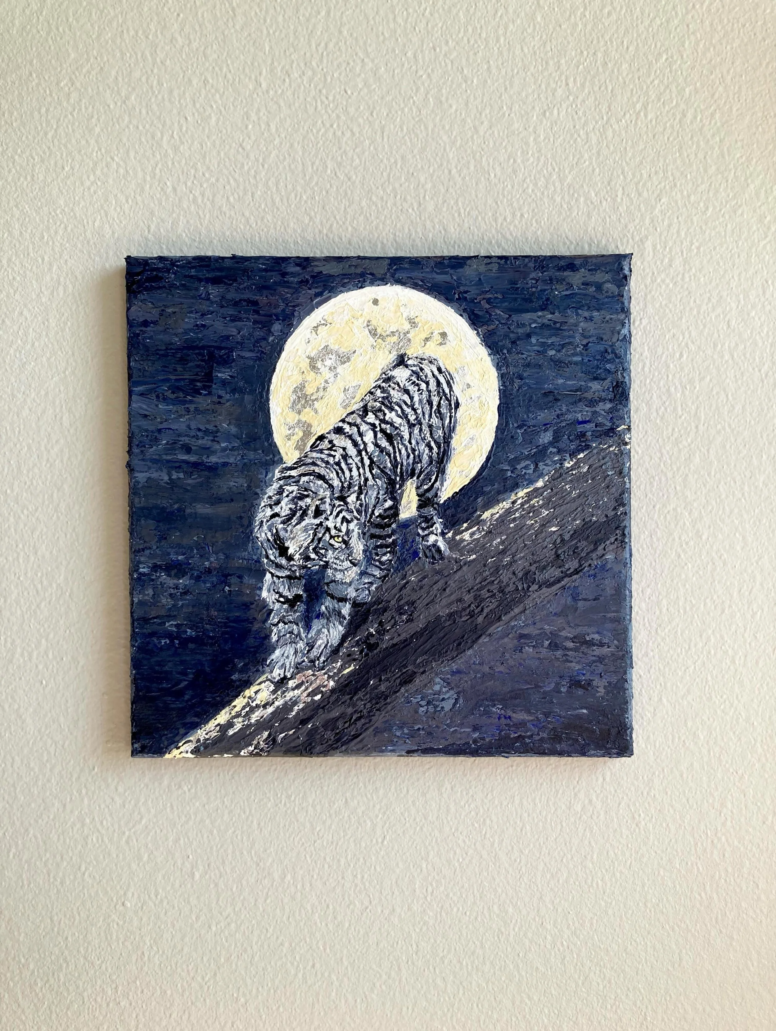 New painting🐅💙 heavy acrylic palette knife on canvas with metal leaf highlights. 
What would you title this piece?🤔
#painting #tiger #moon #denver #monday