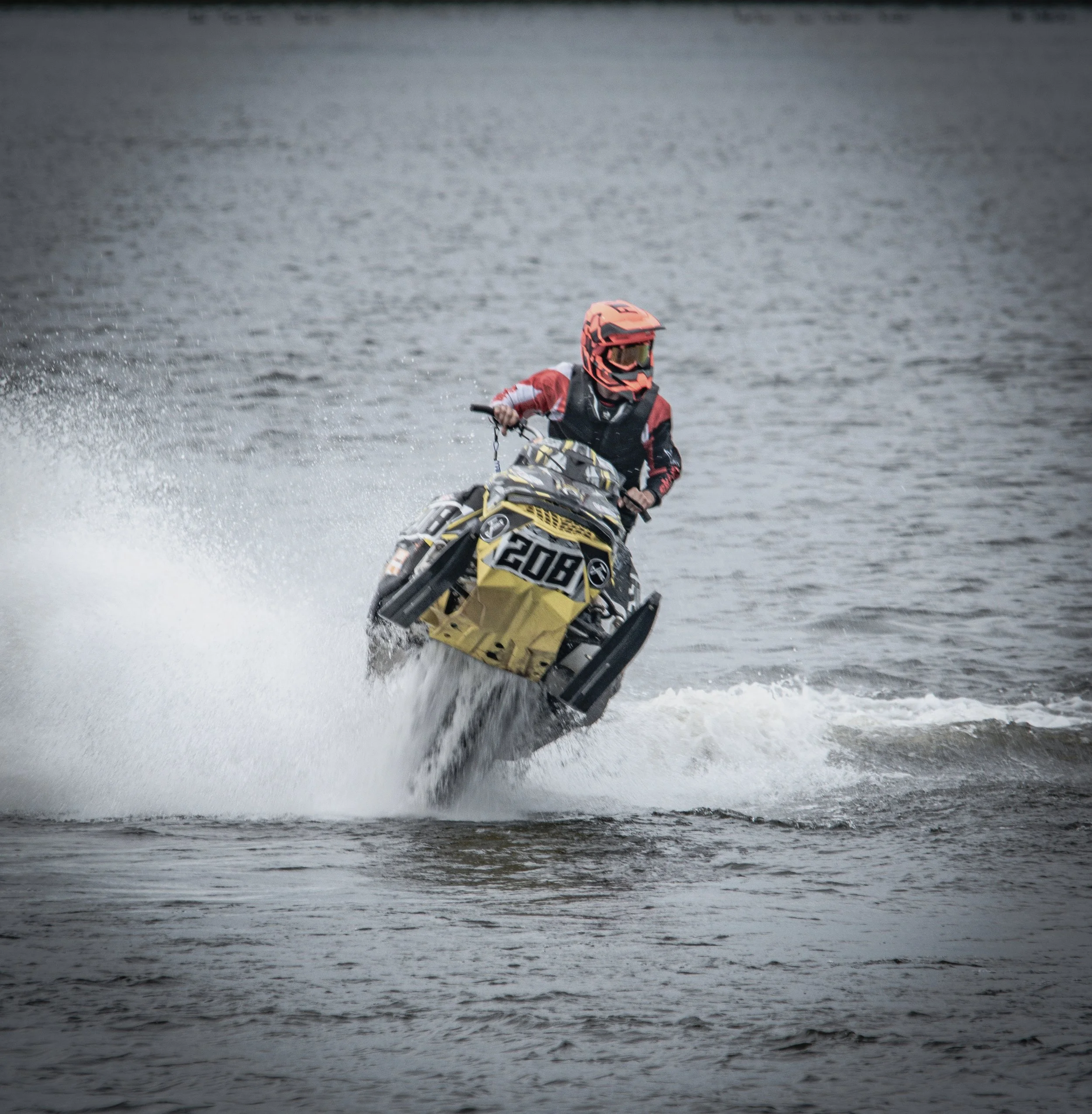 Watercross photography in Simcoe County, Ontario. Ski doo rs600 treading water in full race gear.
