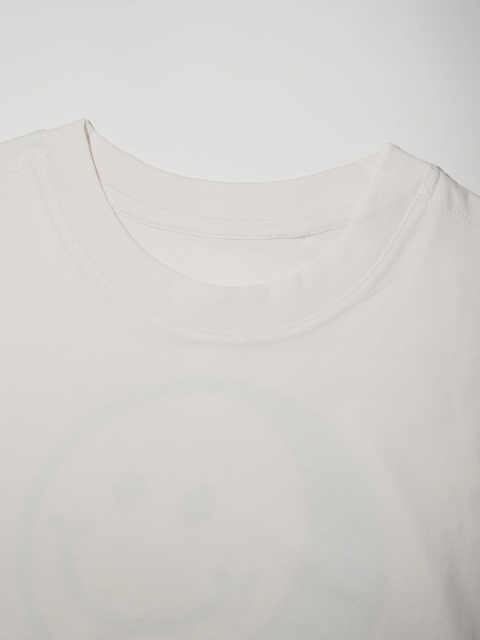 White-T-Shirt-Crop-Big-face (2).jpg