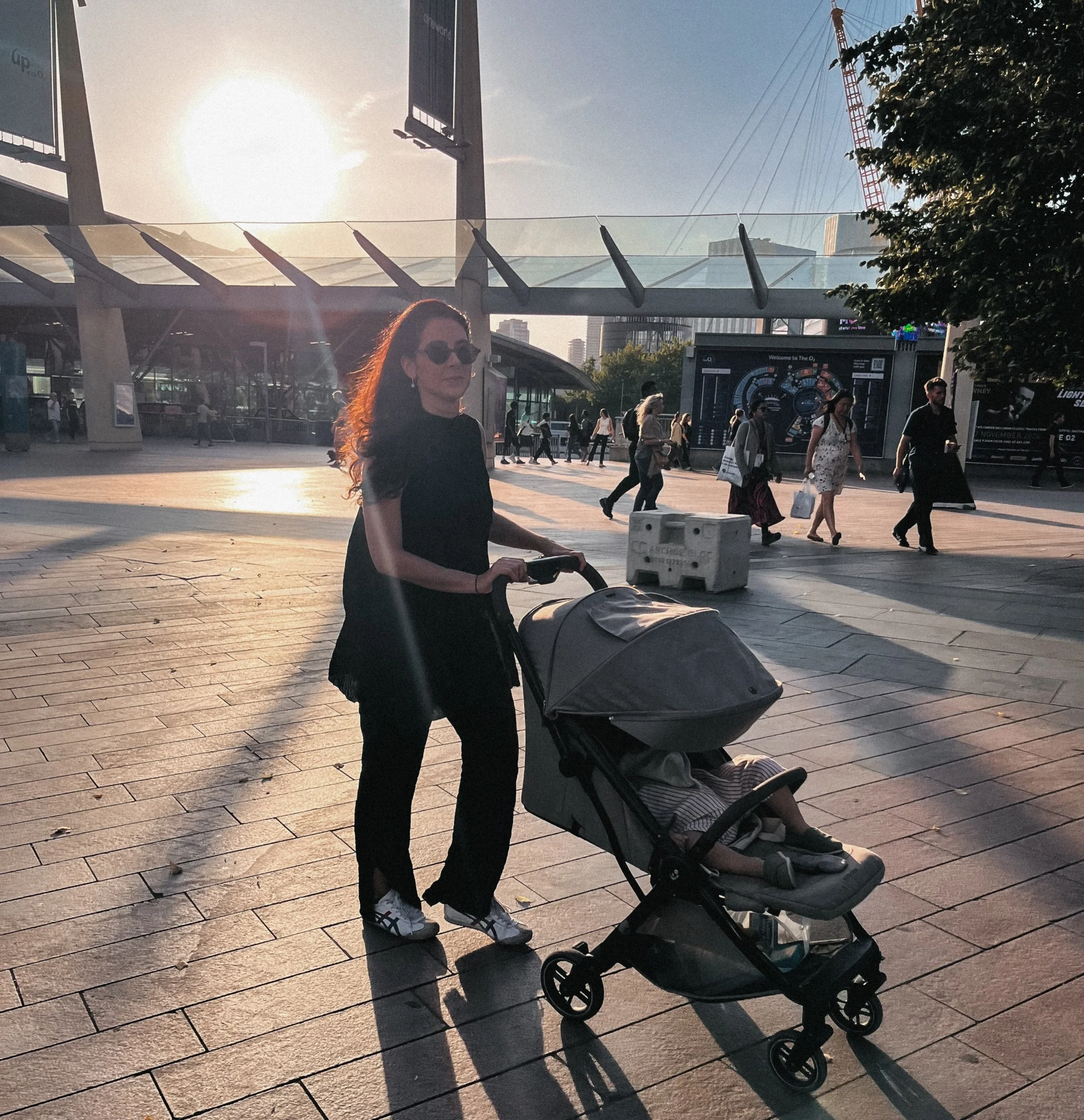 Londres nos presenteou com c&eacute;u azul, calor, oportunidades, descobertas e muito amor!! 

1. Mam&atilde;e e seu pintinho em Londres. 🐥
2. Vitto com Petronilla e Rafi no gathering do GBHI. Que encontro especial
3. Eu, Karen e Vitto em Greenwich,
