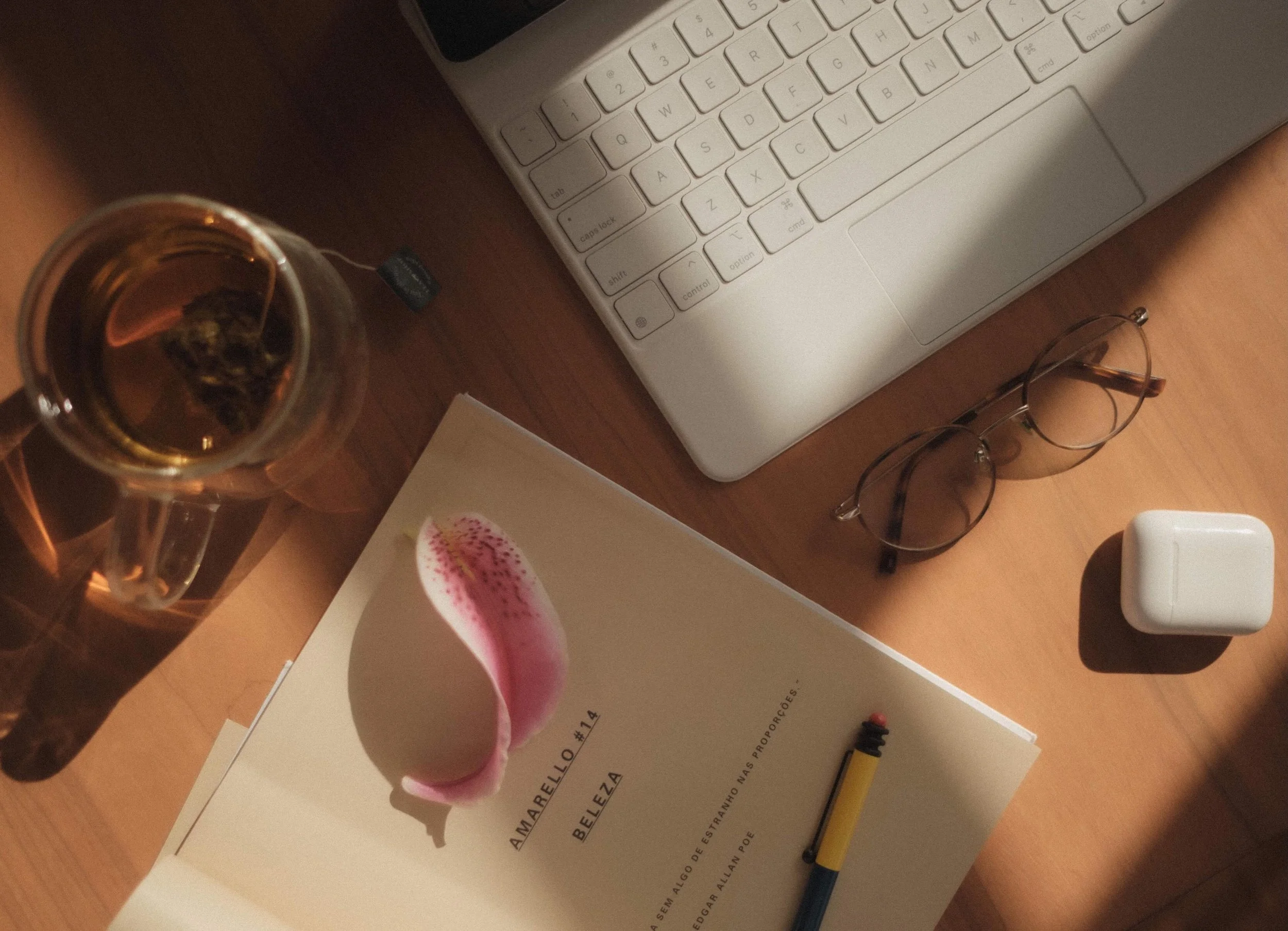 Ap&oacute;s uma semana corrida e intensa, que o final de semana proporcione momentos de tranquilidade, com muita leveza, presen&ccedil;a e tudo aquilo que faz bem &agrave; alma. ✨☕️🌙