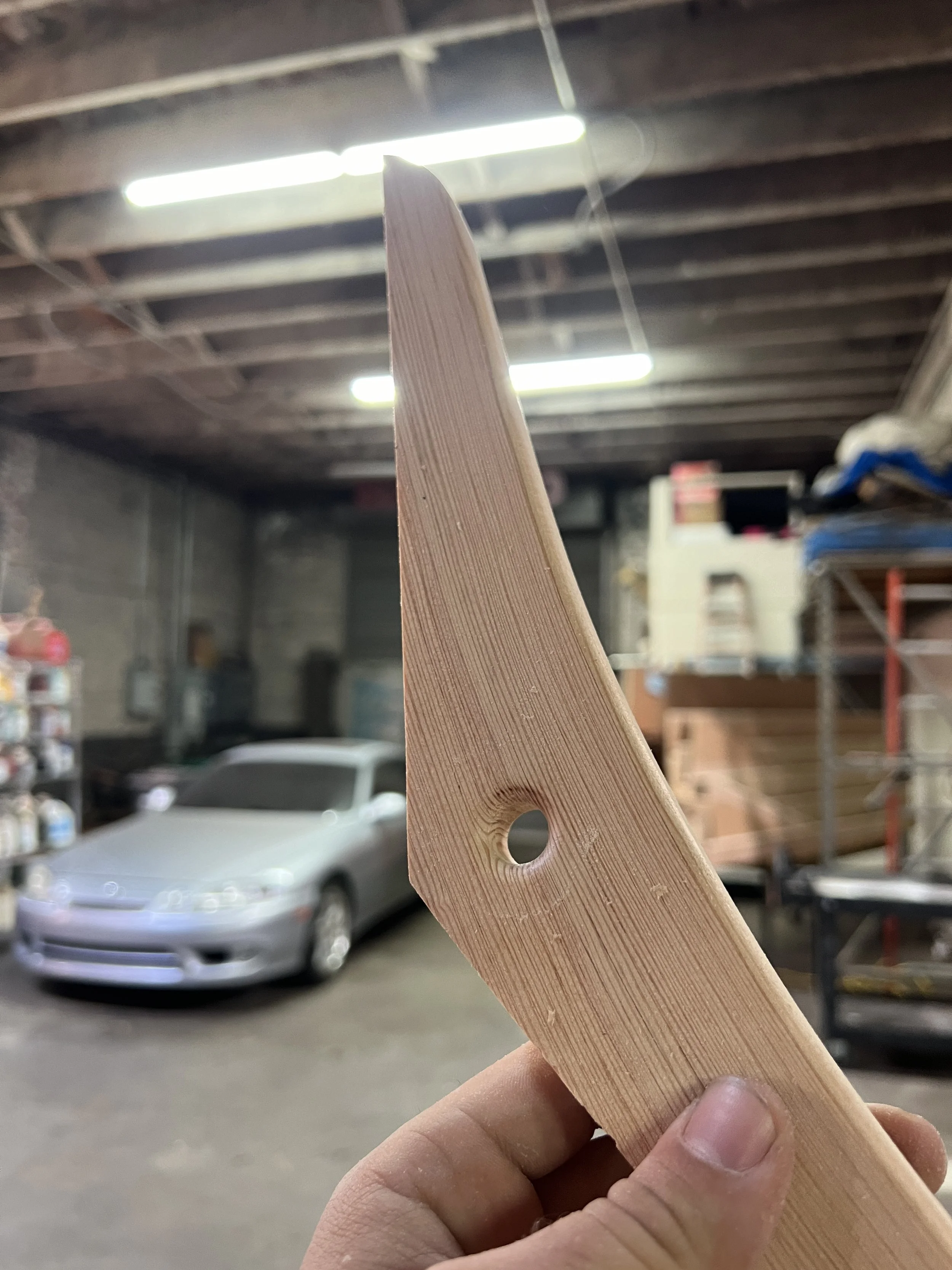 Forekeel detail: hole for painter line