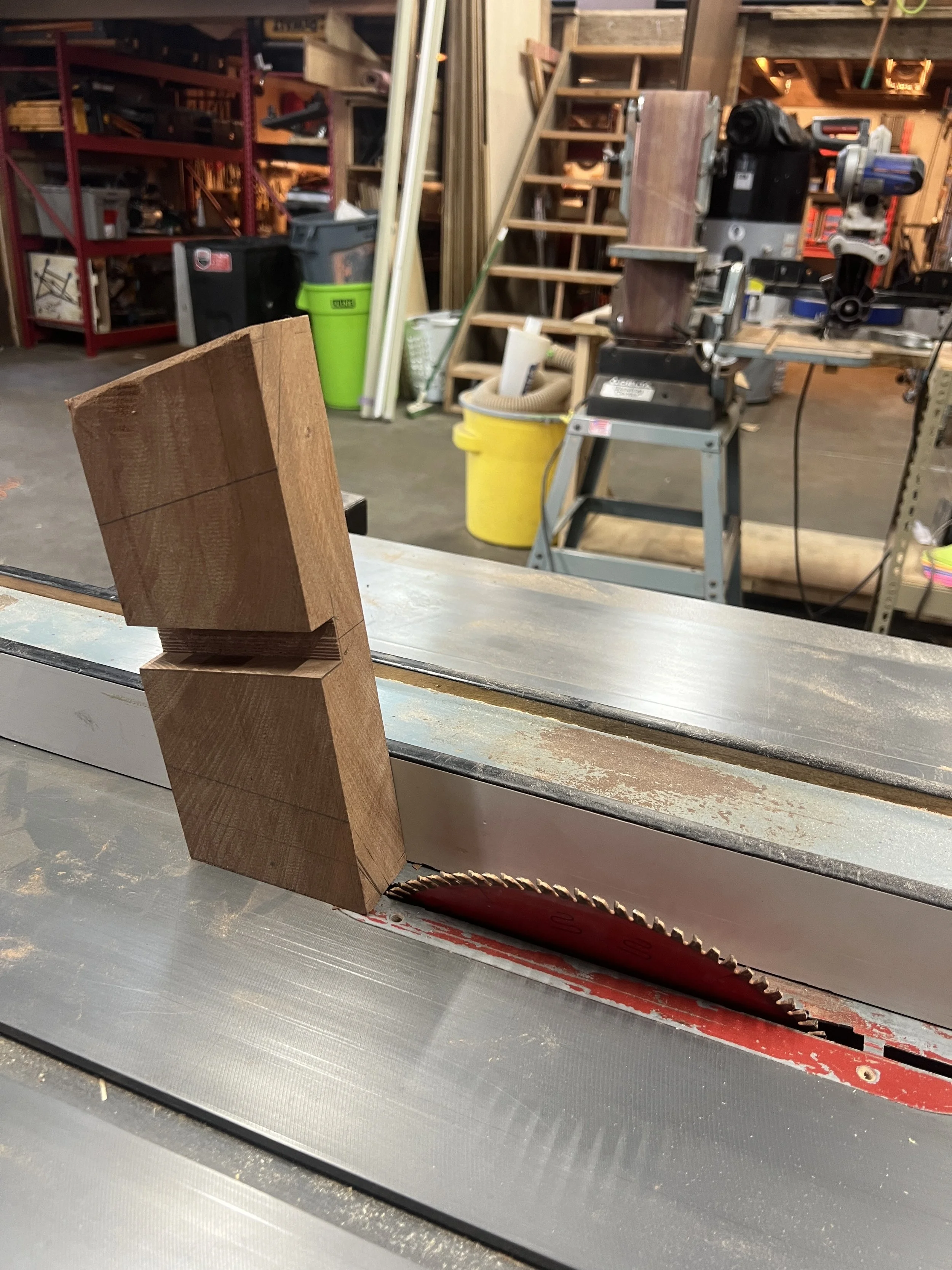 Cutting mast step