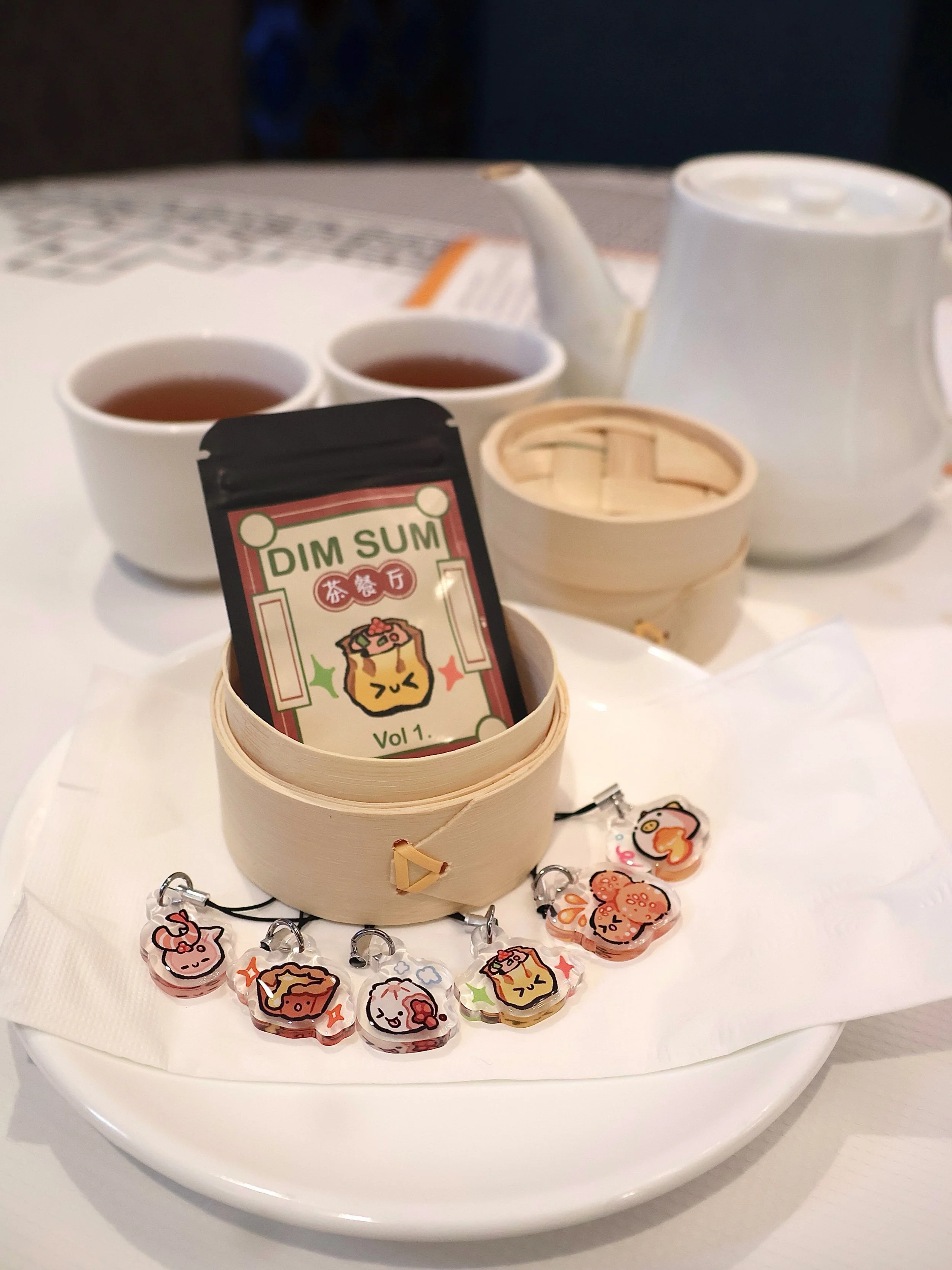 🥟 HK Dim Sum Cafe Blind Bags Vol. 1 &amp; Vol. 2

⟡ Comes with 1 random design 
⟡ 1 inch phone charms 
⟡ 6 Designs for each Vol. 
&bull;
&bull;
&bull;
🛒🔗 in bio
⟡ snowypear.shop
⟡ Free shipping on stickers and orders $30+

⋆. 𐙚˚࿔ Tags 𝜗𝜚˚⋆
#dim