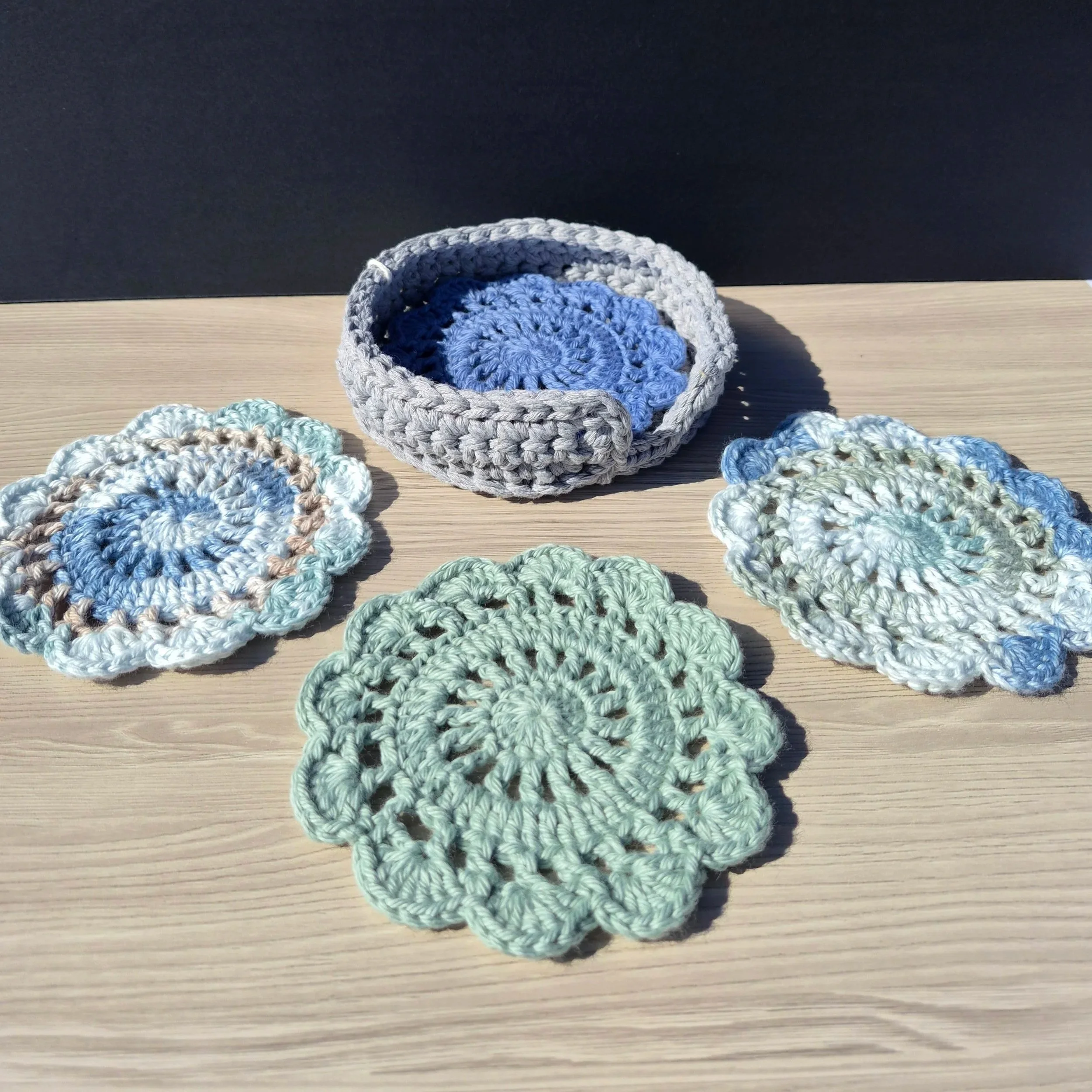 Lace Design Coaster Set