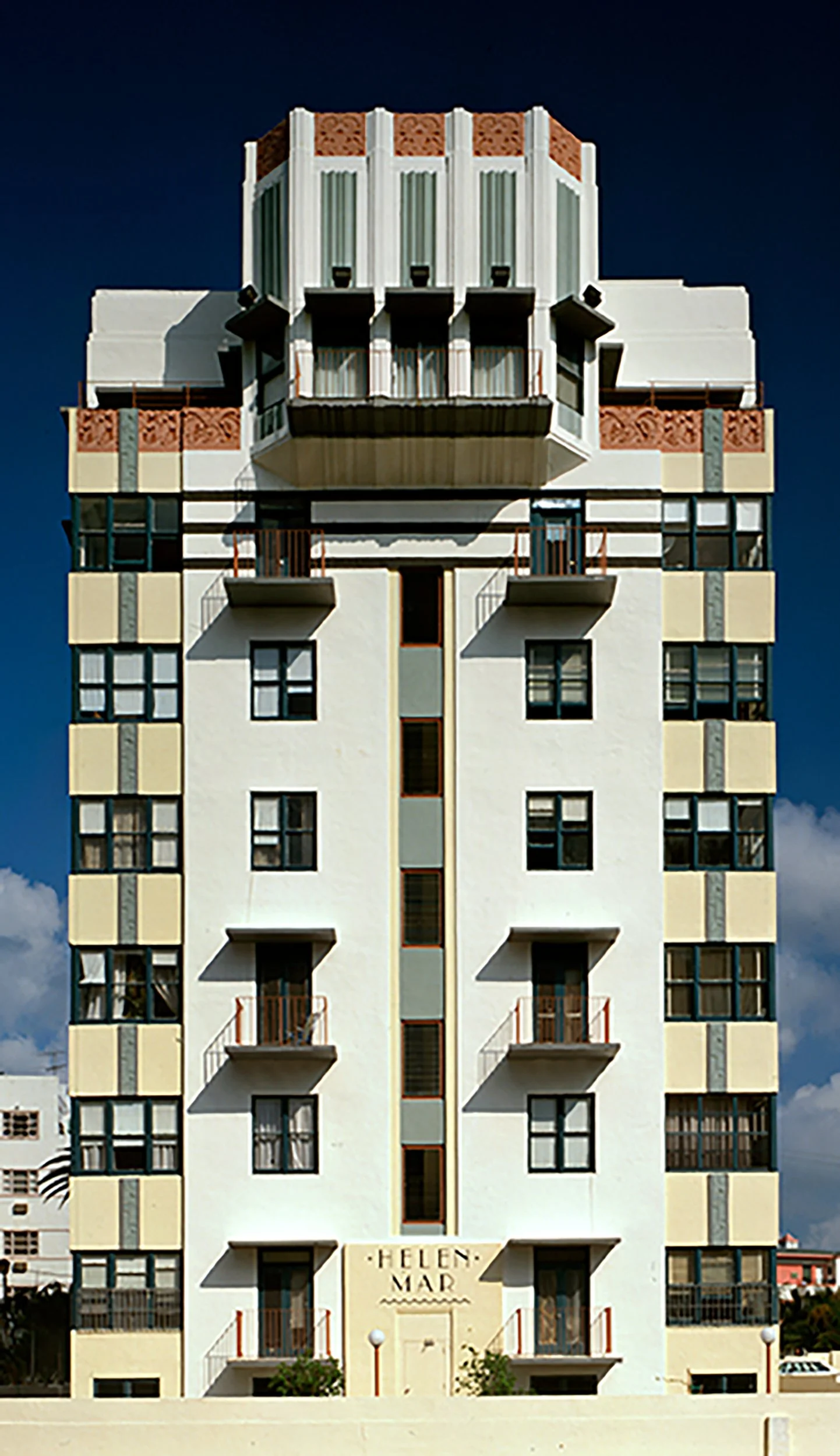 MBDECO helen maar.JPG