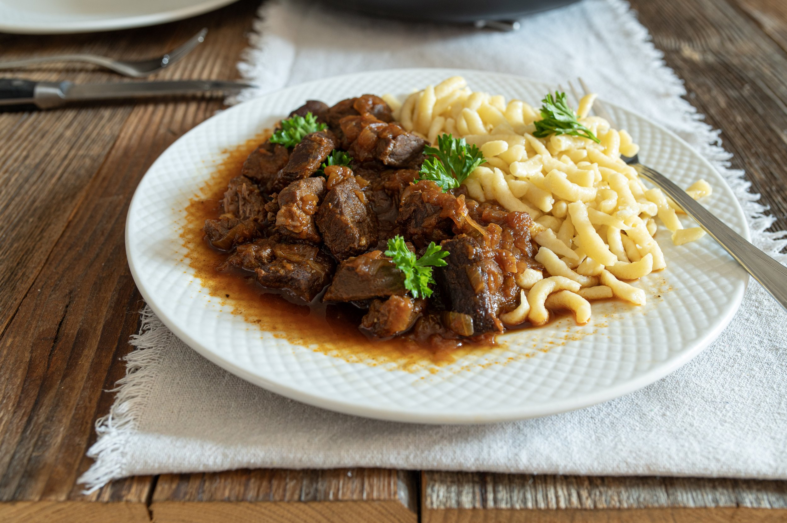 Aromatischer Rindfleisch Zwiebeltopf 