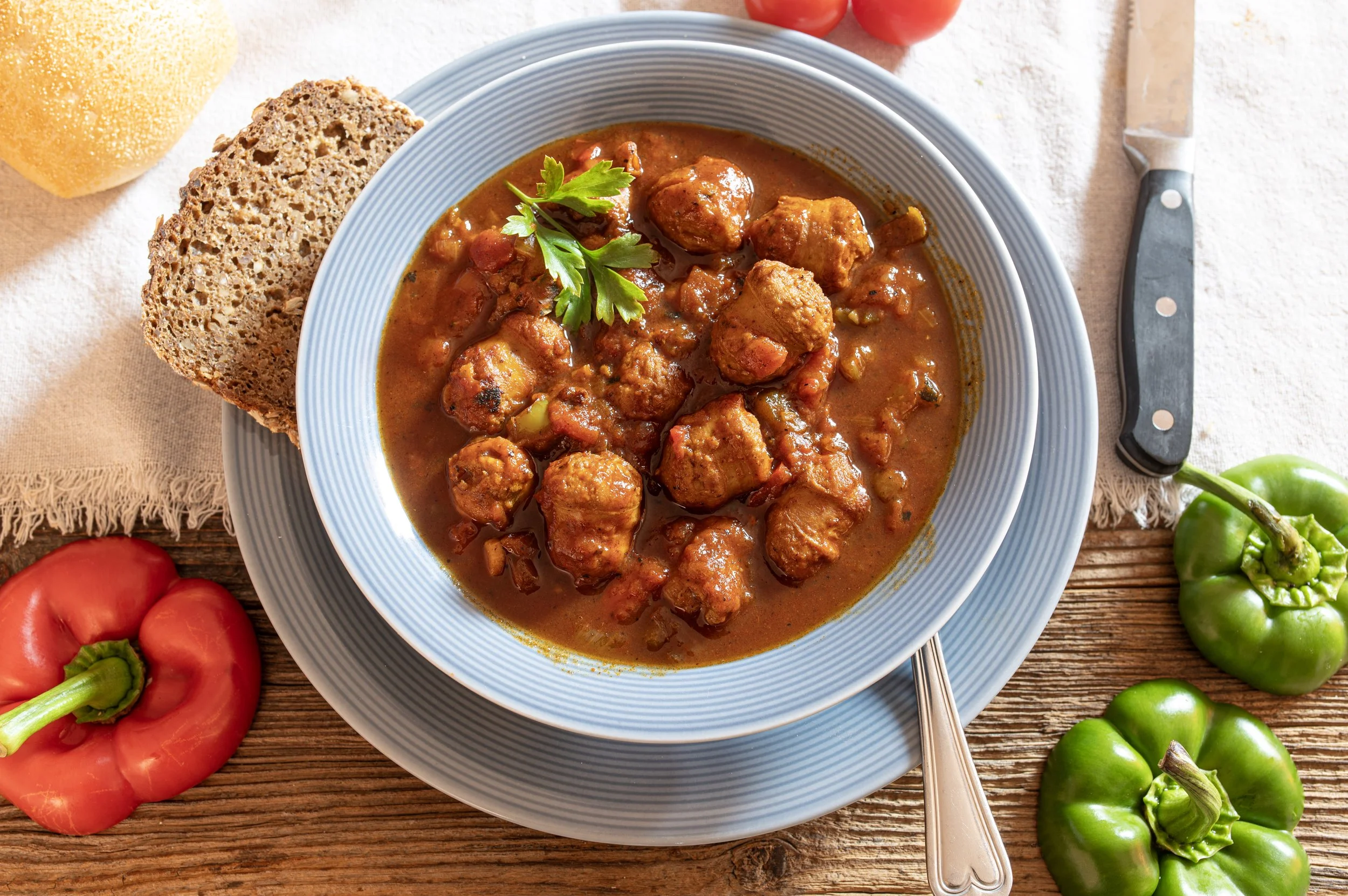 Deftiger Bratwurst-Gulasch: Der herrlich, schlotzige Wurstgulasch für die ganze Familie