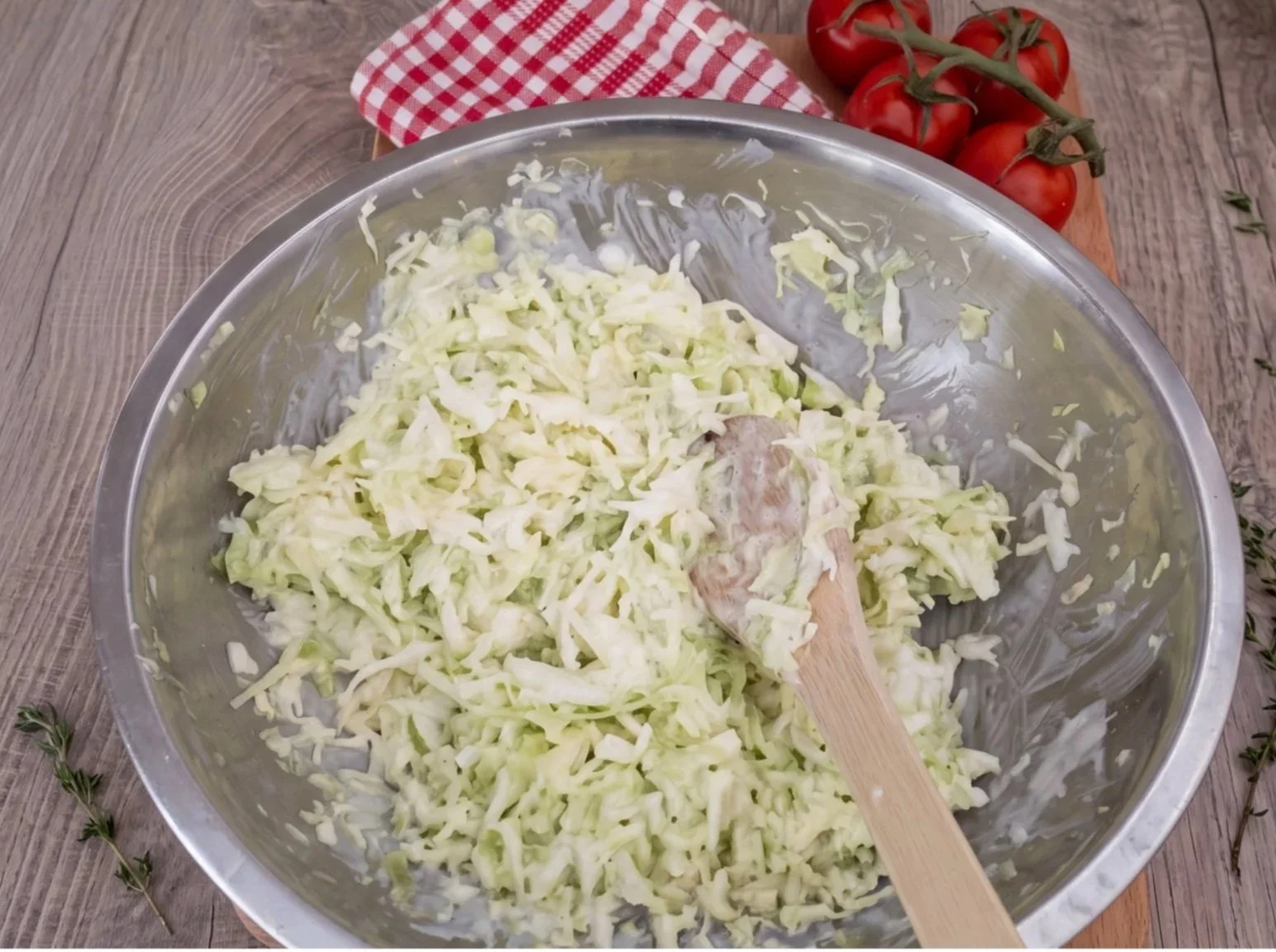 Cremiger Rahmkrautsalat nach Omas Art