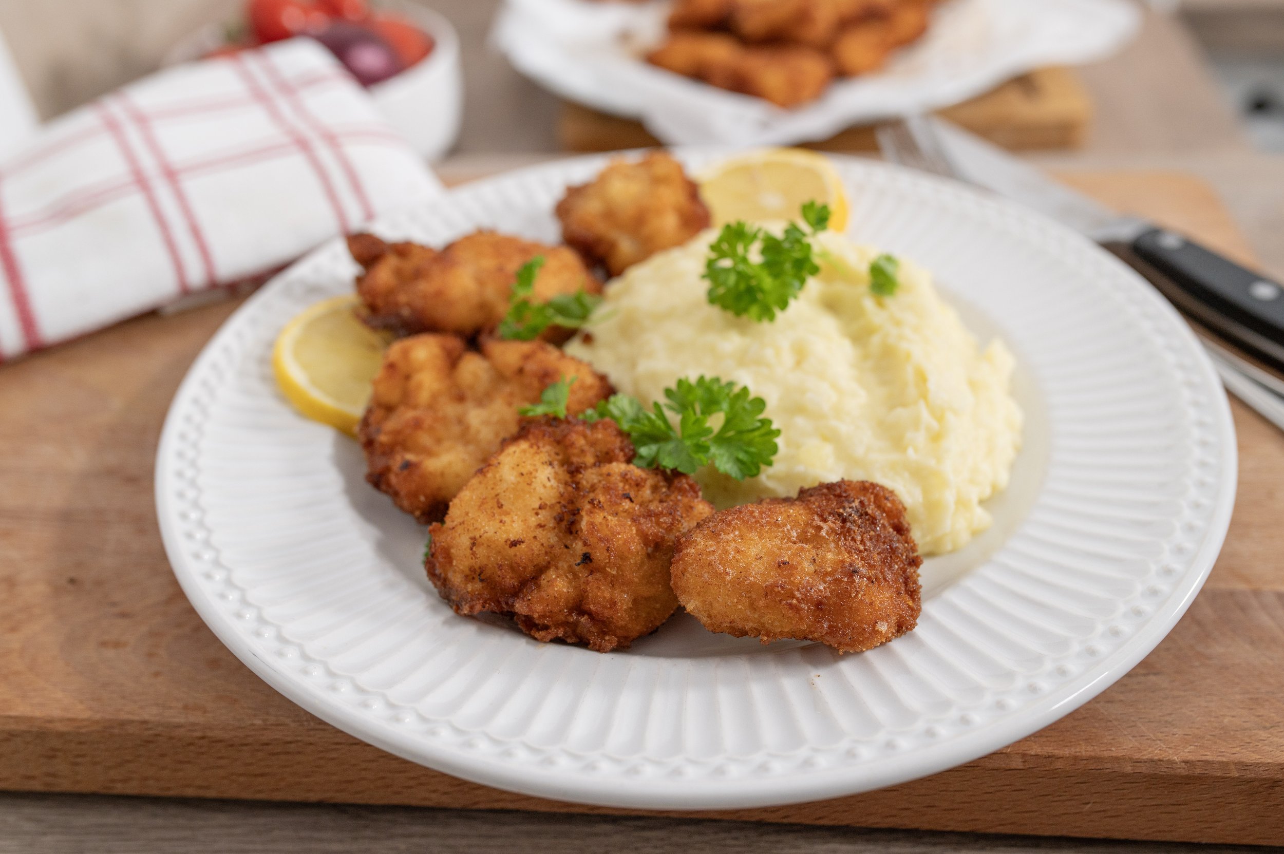 Knusprige Hähnchen-Nuggets mit Kohlrabi-Kartoffelstampf – Echte Lieblingsküche