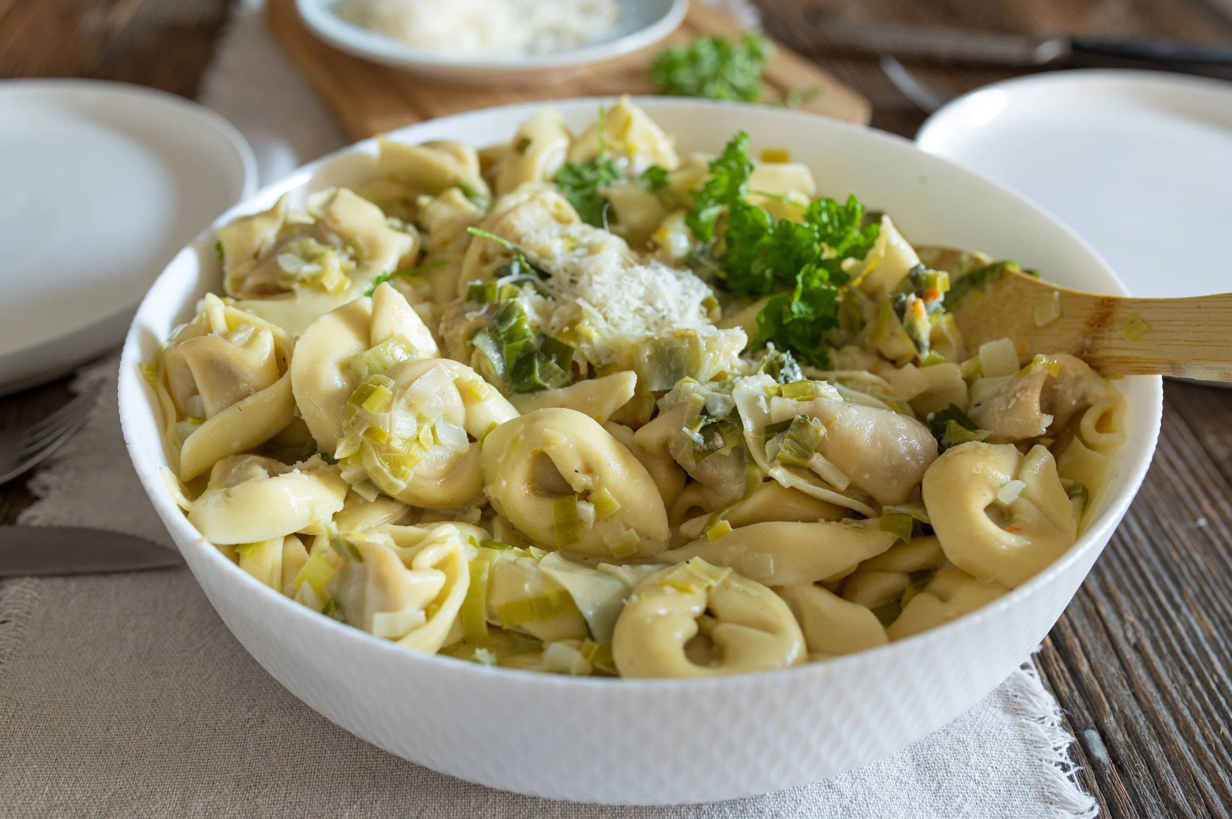 Schnelles Abendessen - One Pot Tortellini in Lauch Rahmsoße