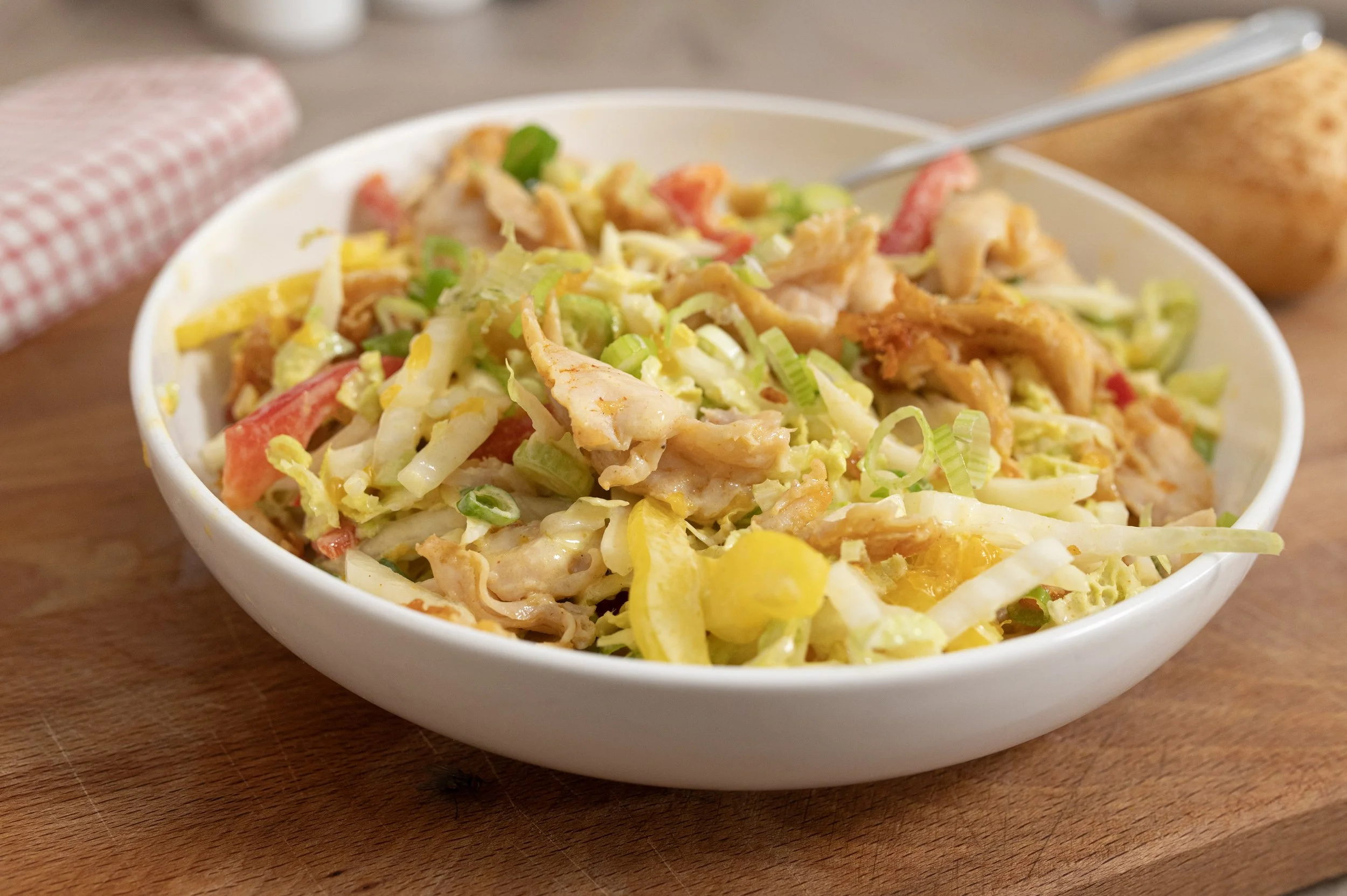 Hähnchen Chinakohl Salat mit Mandarinen &amp; Joghurt Curry Dressing