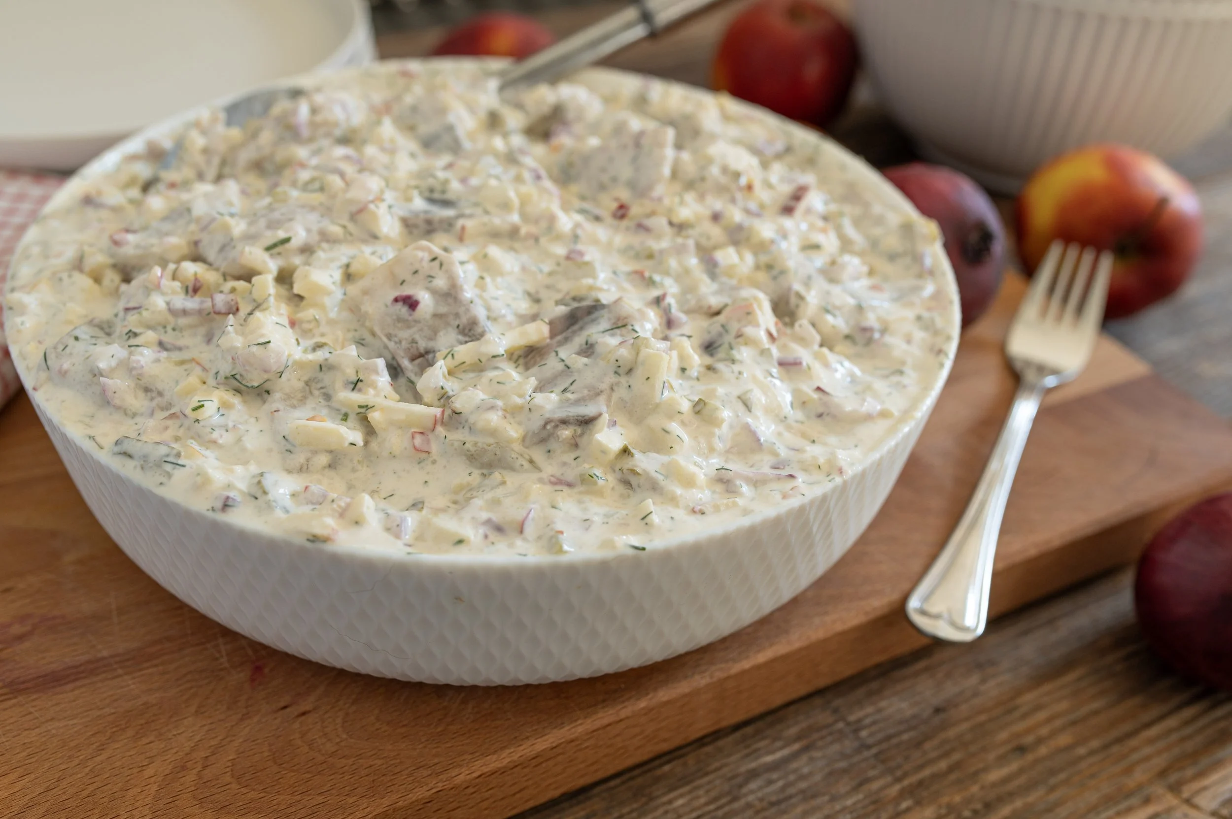 Omas Heringssalat mit Äpfel, Zwiebeln und Gurken