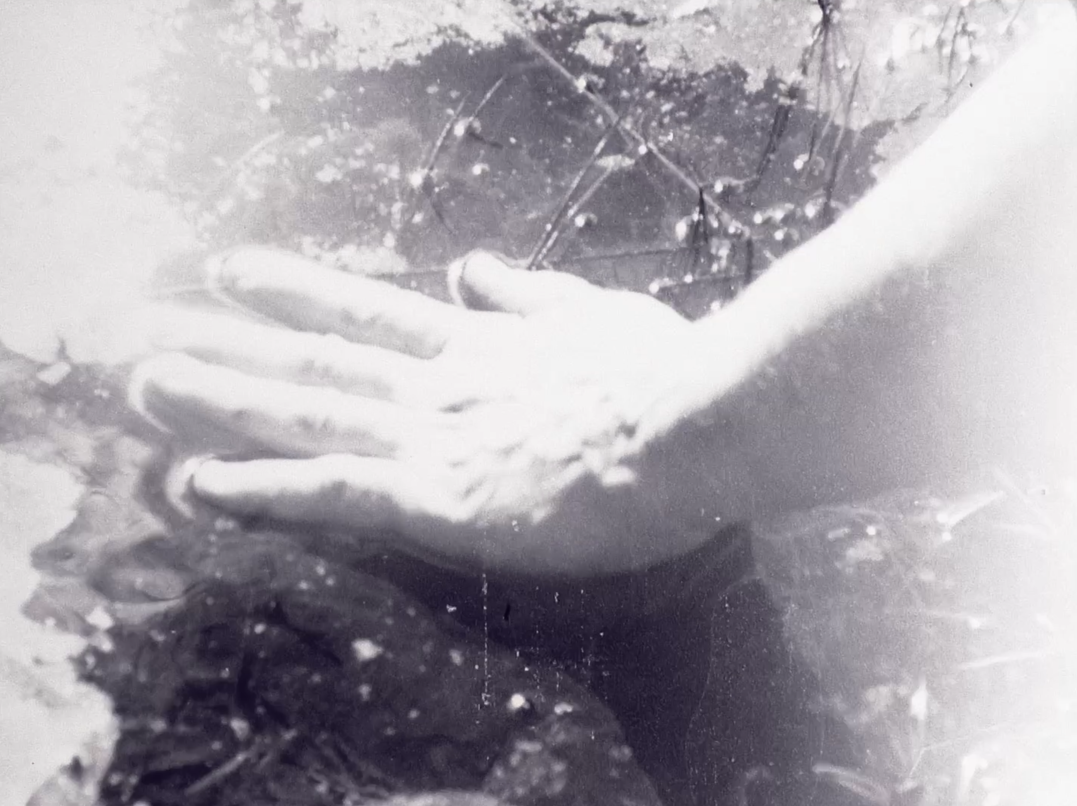8. Cosmic goo_film still_Rhona Eve Clews.png