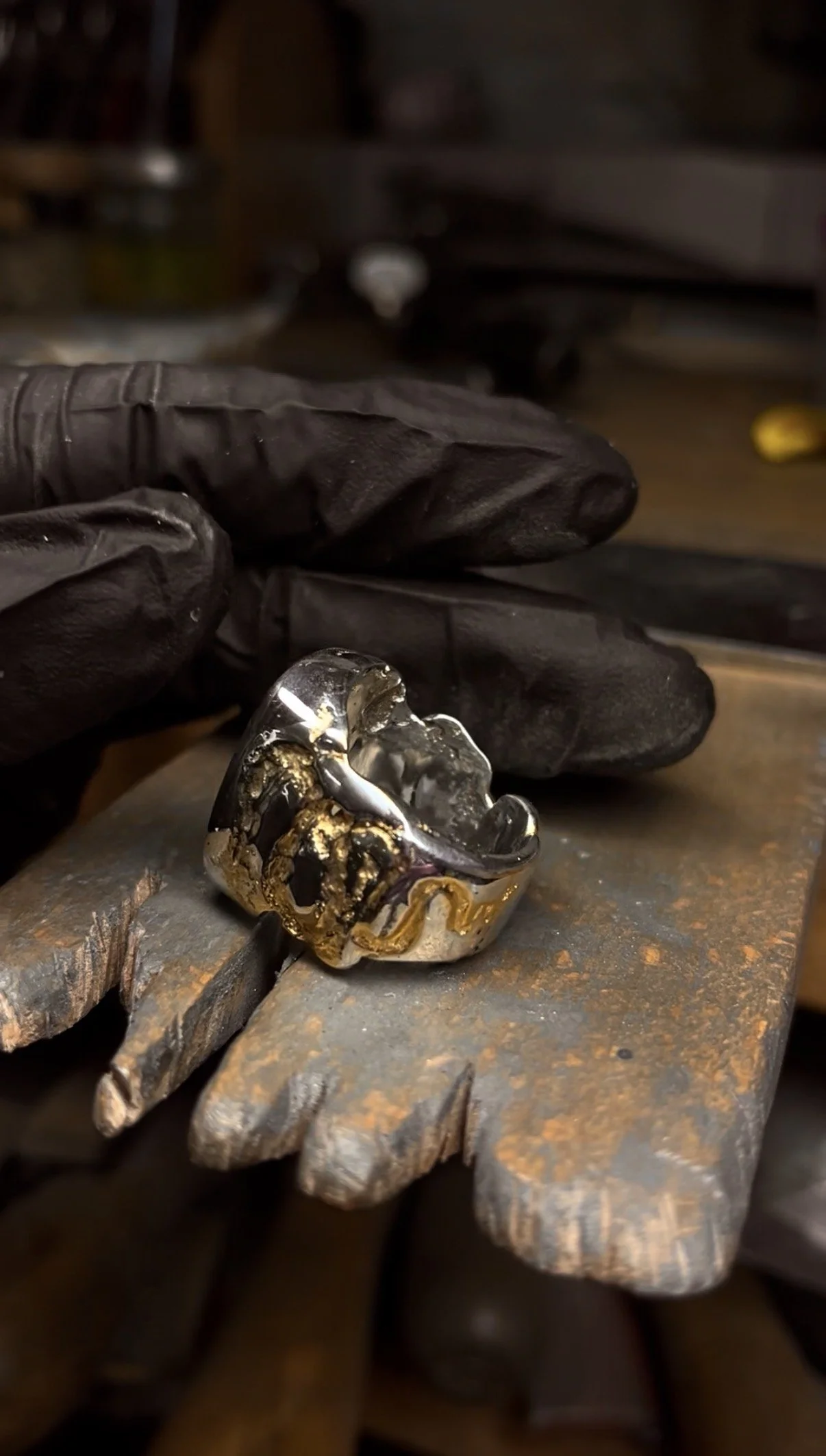 A Bespoke hand carved sterling silver signet ring with 24k gold inlaid and rubies set (side 1)