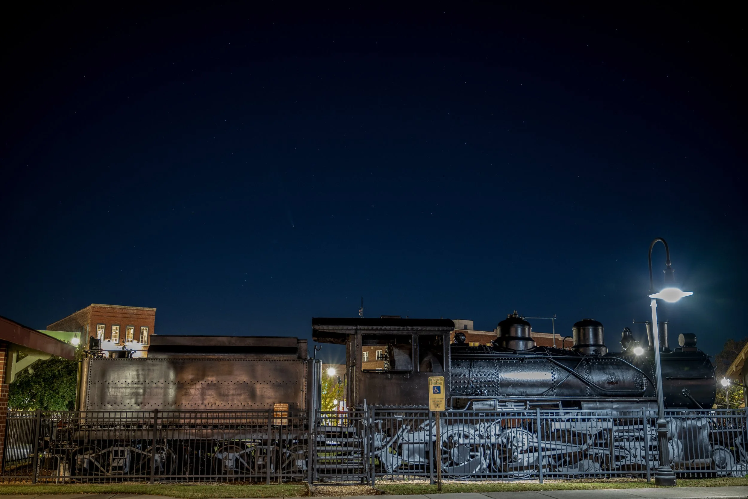 22-Train & Comet.jpg