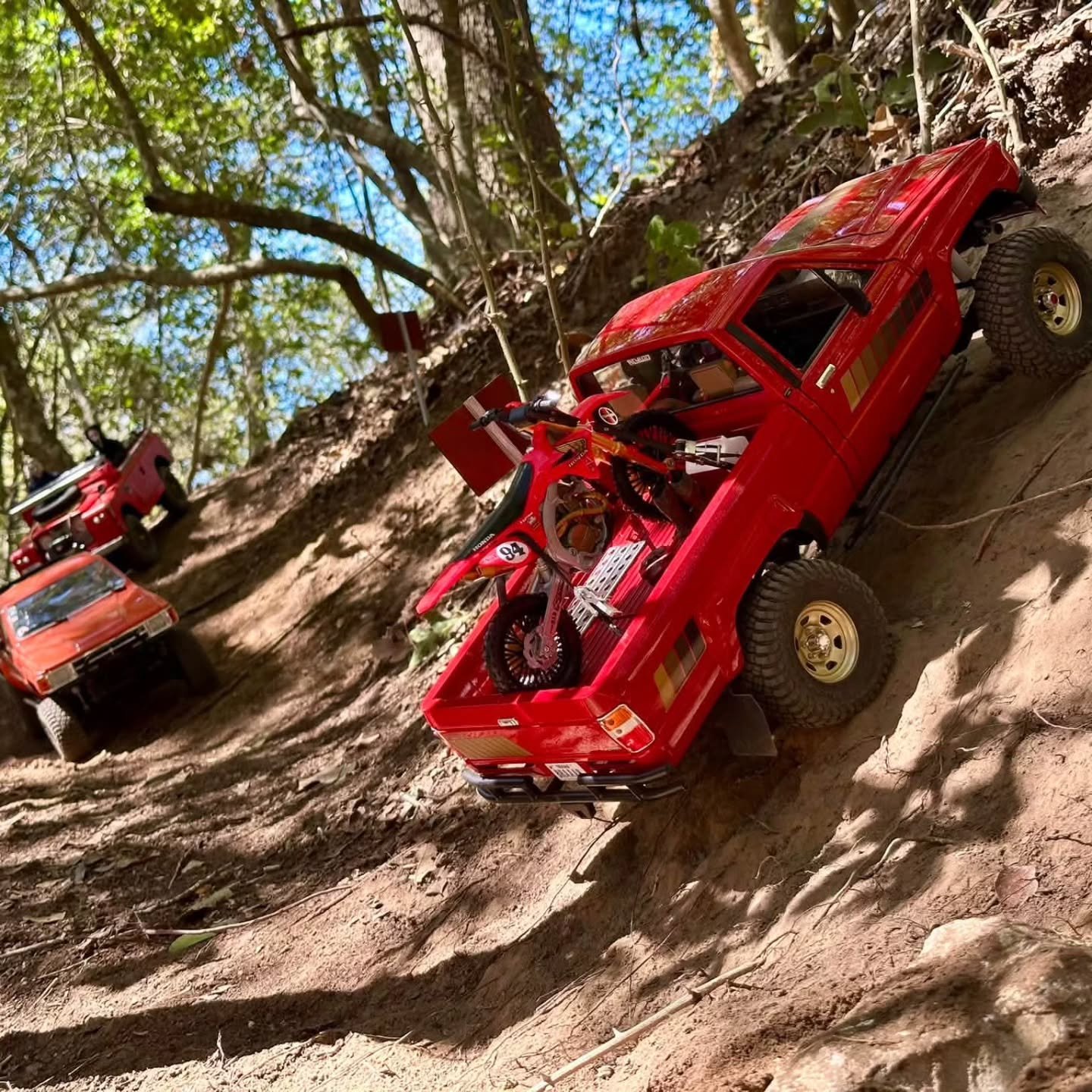 Special thanks to @sanchezjose914 for always catching the best angles of my @boom_racing BRX02. Even when it is rolled over on its side. His @rc4wd looks pretty good too. As for @plik, believe it or not that is a full custom SR5 regular cab made befo