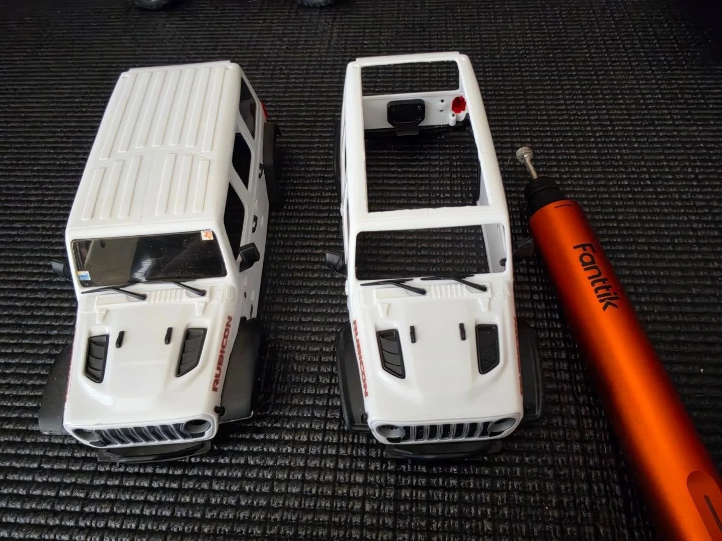 I scored a great deal on another Axial SCX30 Jeep at Rocky Hill RC Round-Up this weekend and immediately knew what I had to do. A quick dive into the parts bin and on went Injora Brass Knuckles. I wanted to start to match my 1:1 and knew I wanted to 