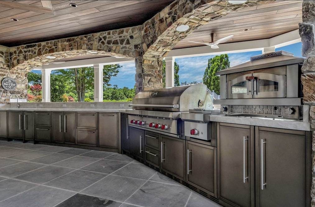 Portland, Indiana | Clear Coat Alta Trim with Stainless Steel inset weatherproof custom cabinetry in outdoor kitchen